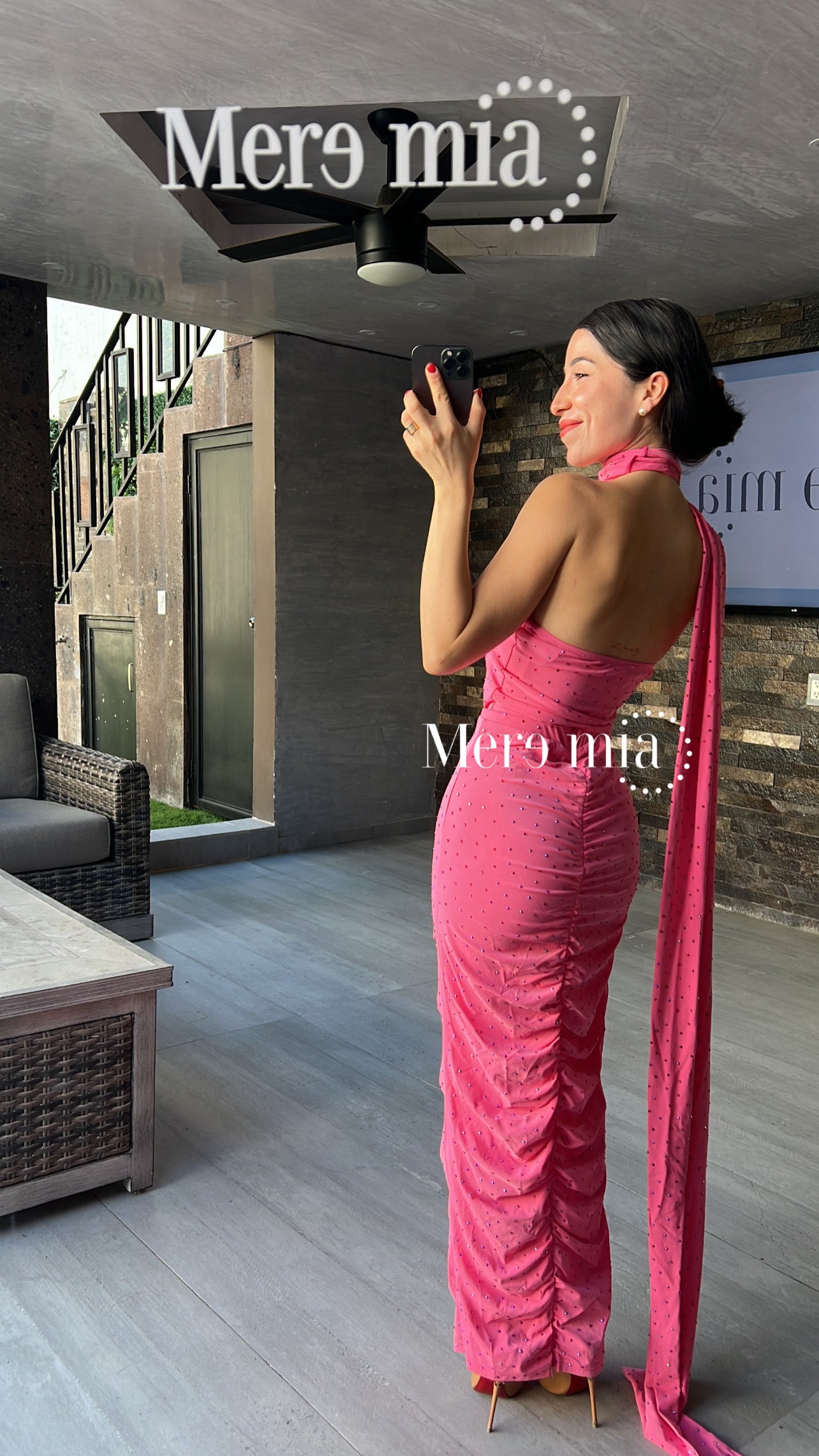 Vestido rosa plisado cuello