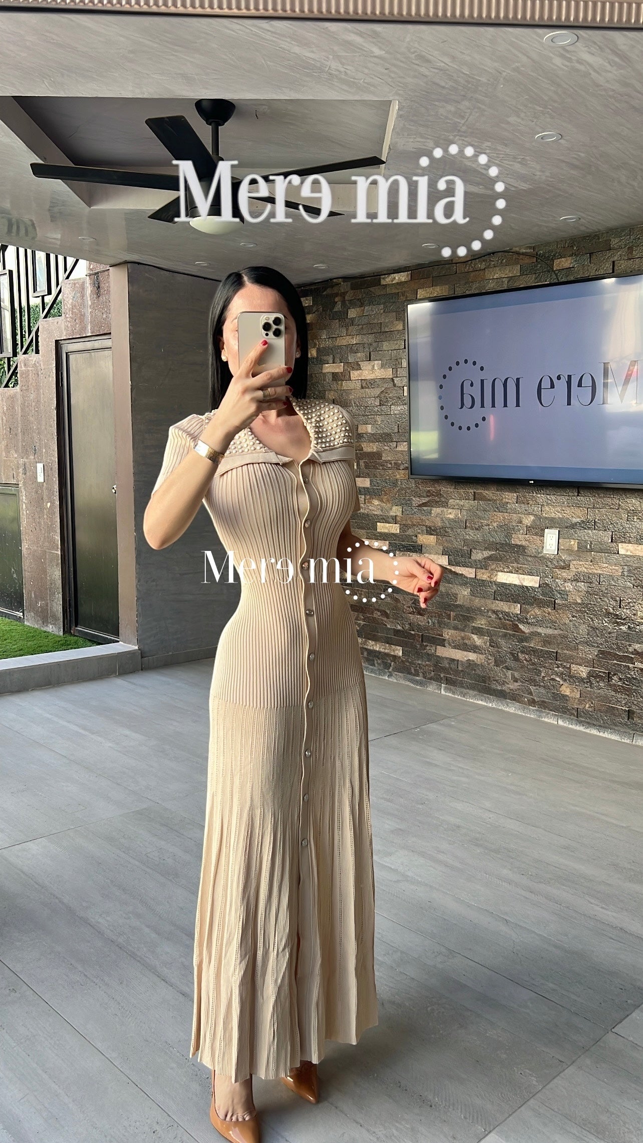 Vestido beige apl cuello