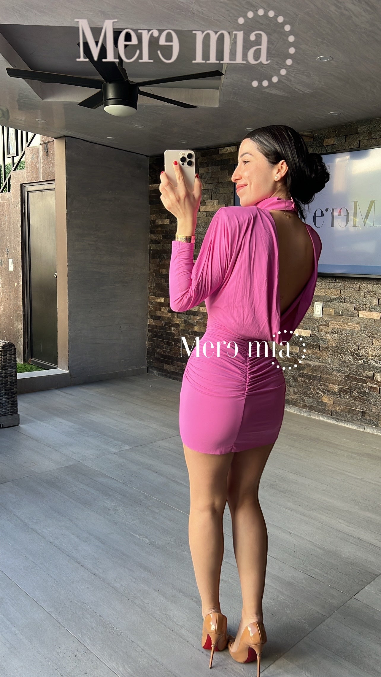 Vestido rosa plisado cuello