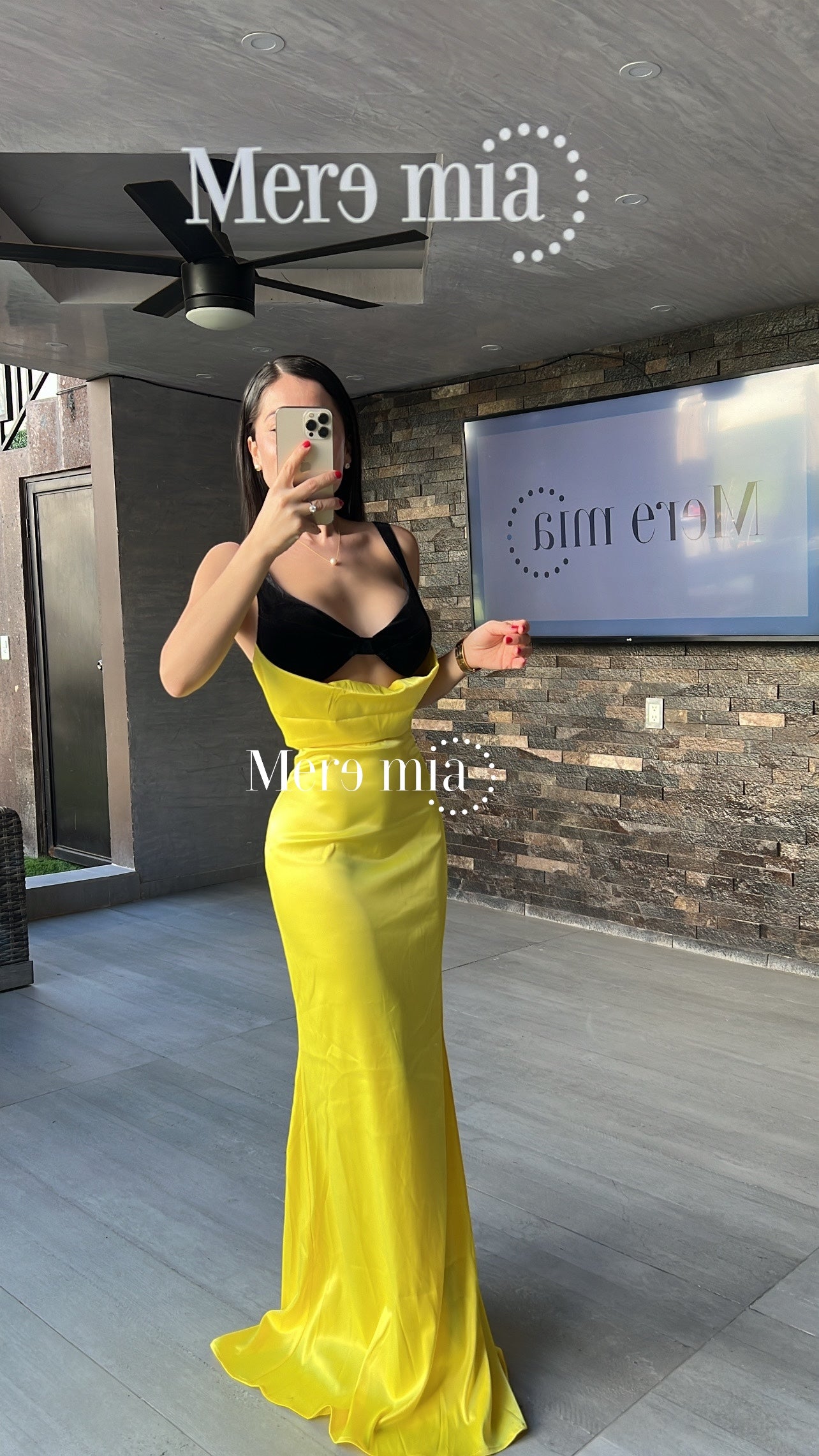 Vestido amarillo copas negro