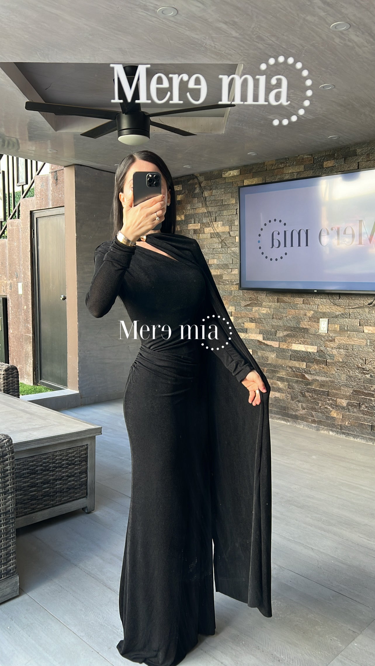 Vestido plisado capa