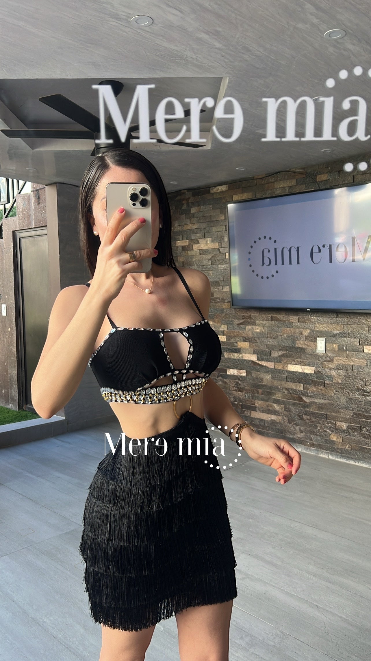 Vestido negro barbas corto