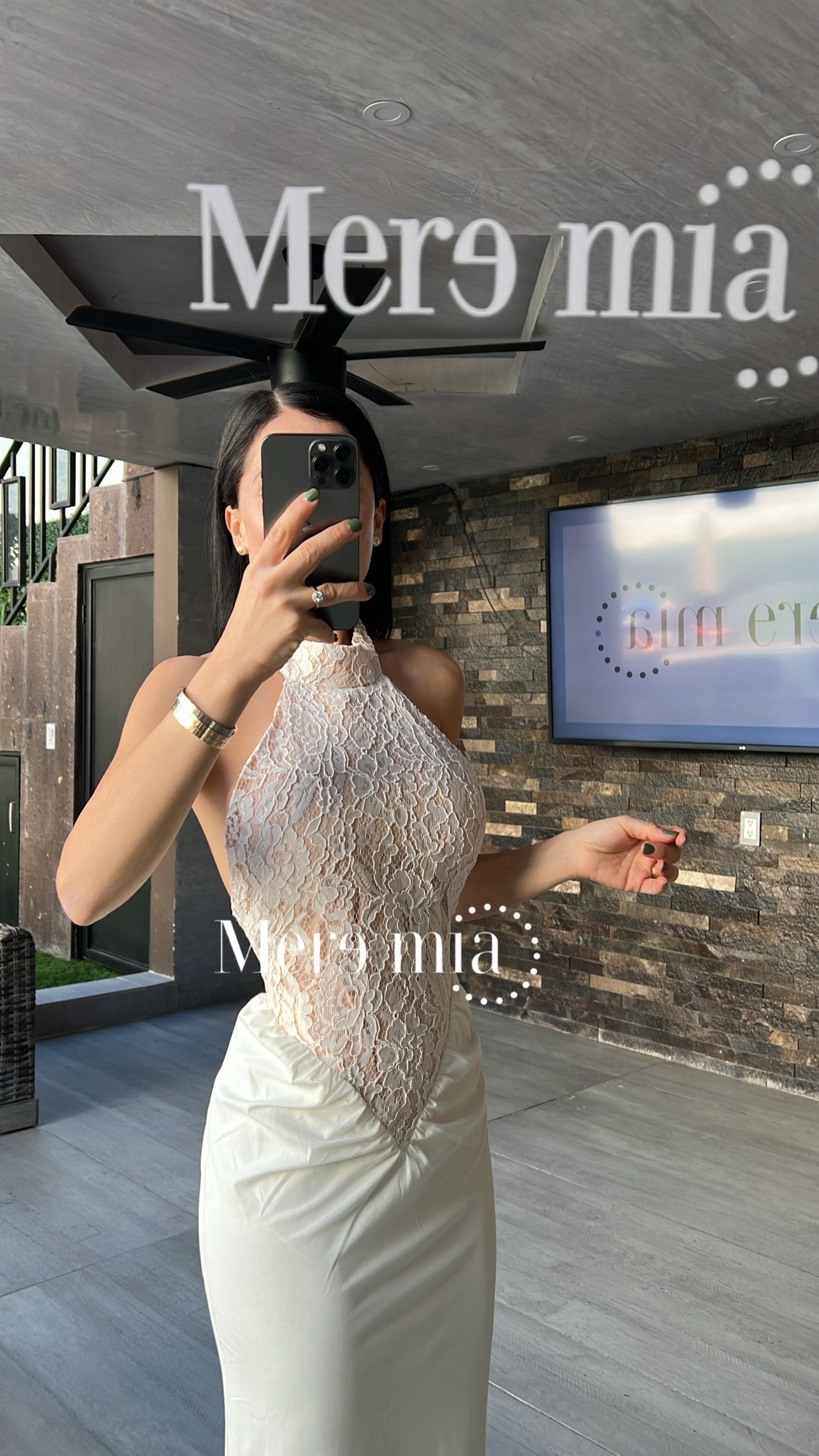 Vestido negro encaje cuello