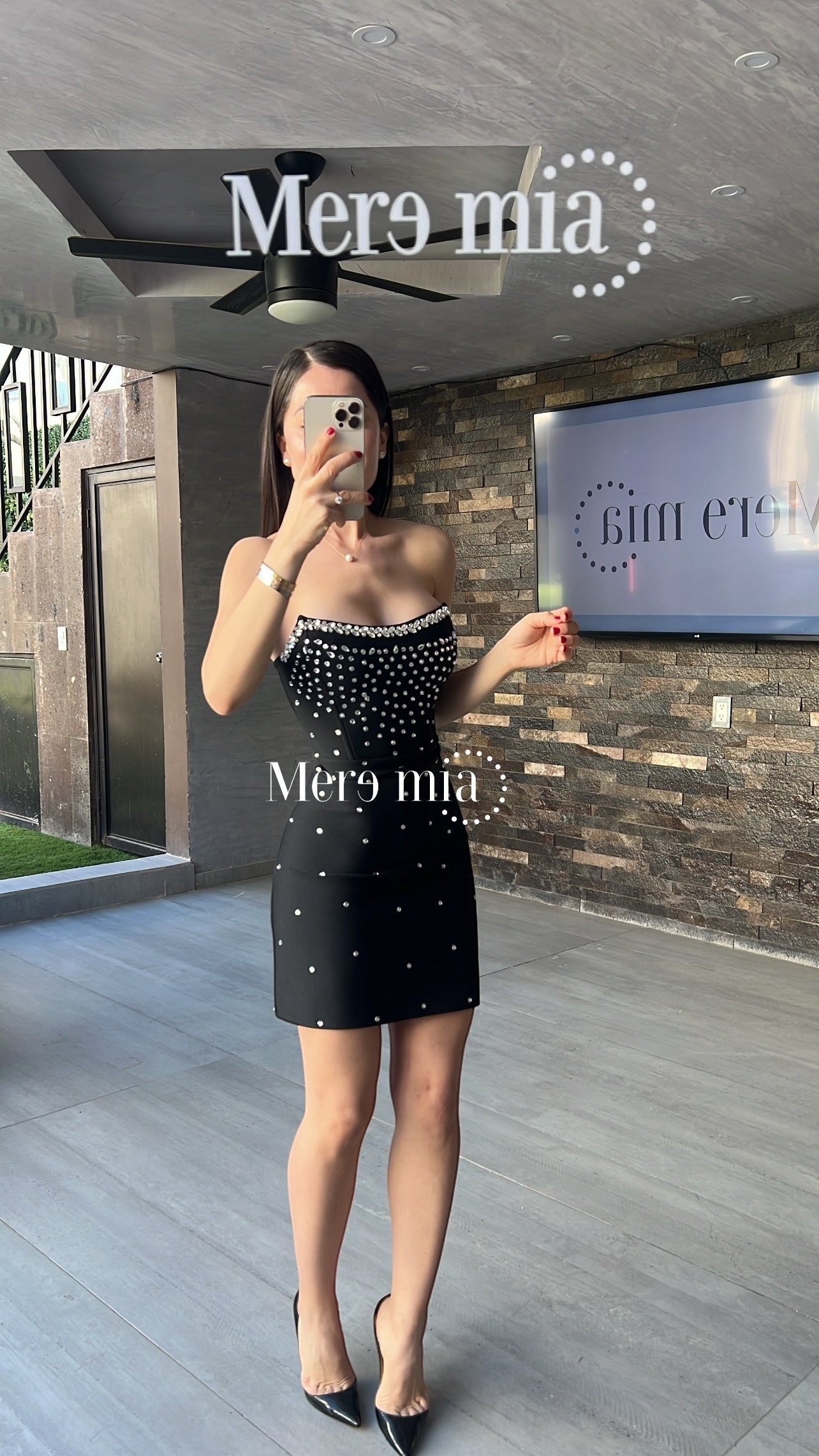 Vestido negro corto gotas