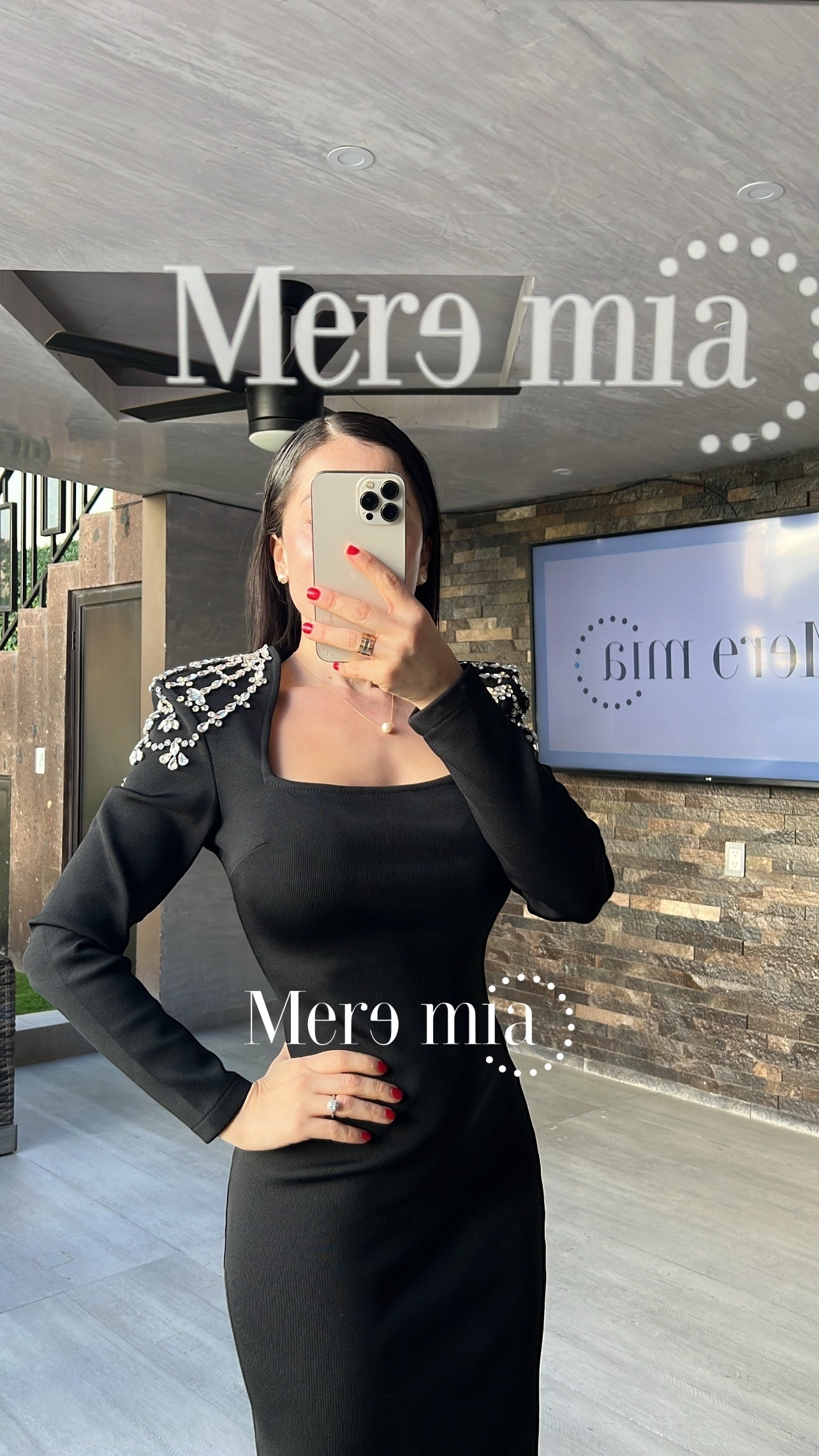 Vestido negro plata en hombros