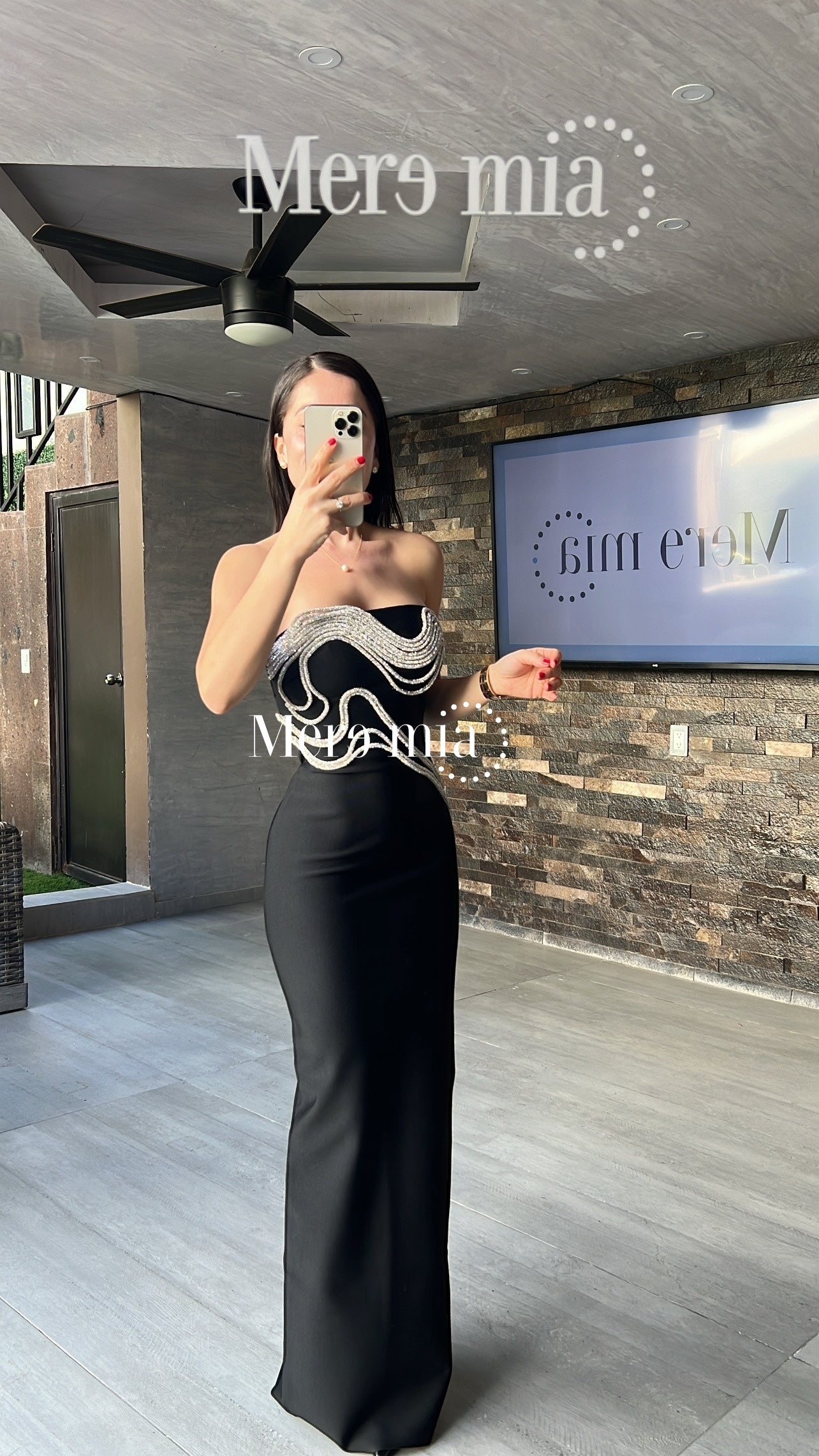 Vestido negro strapp plata