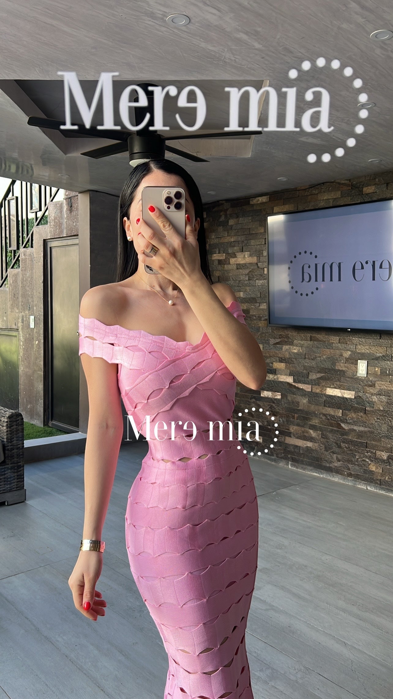 Vestido rosa ruff hombros