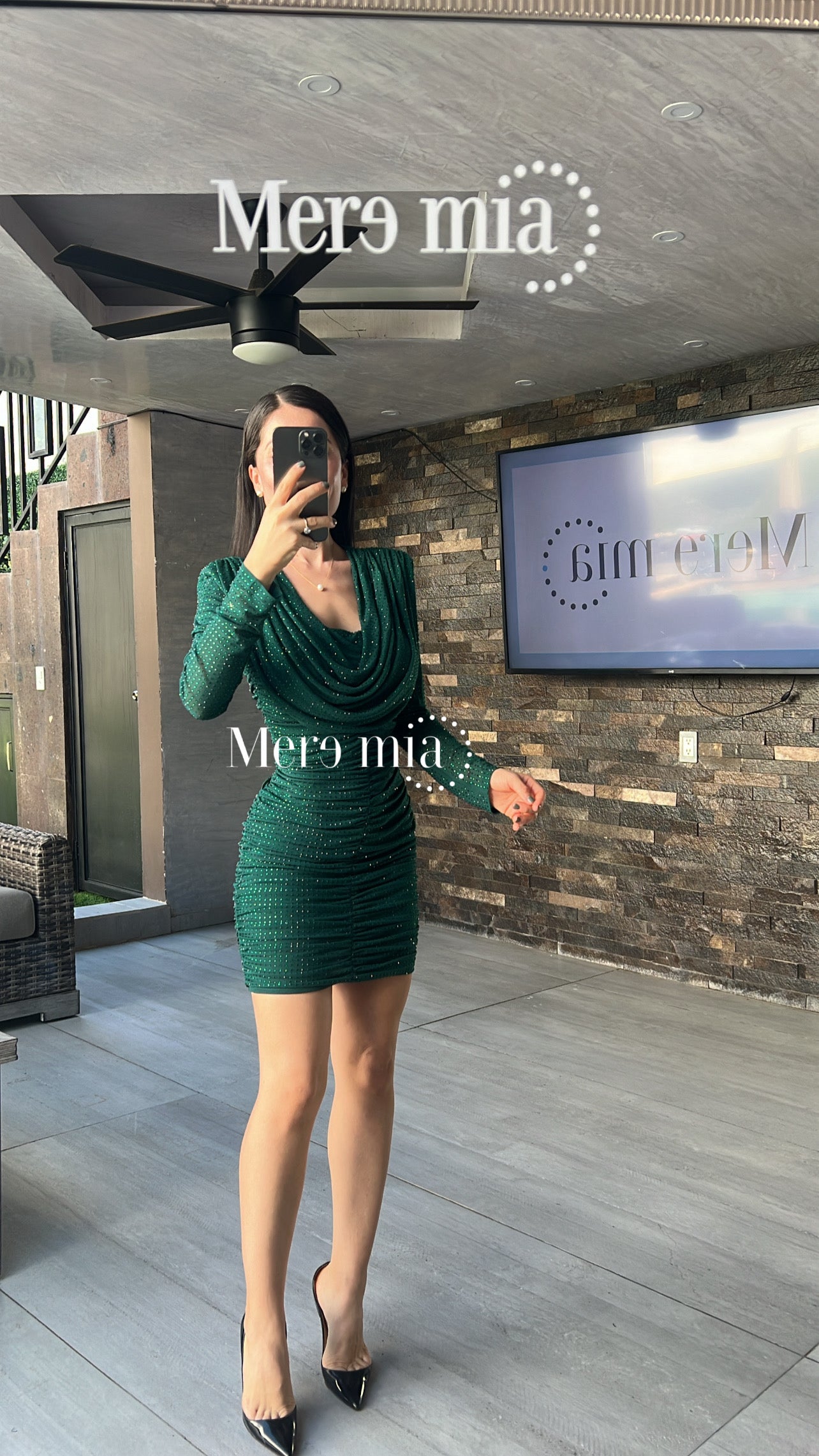 Vestido verde puntos U