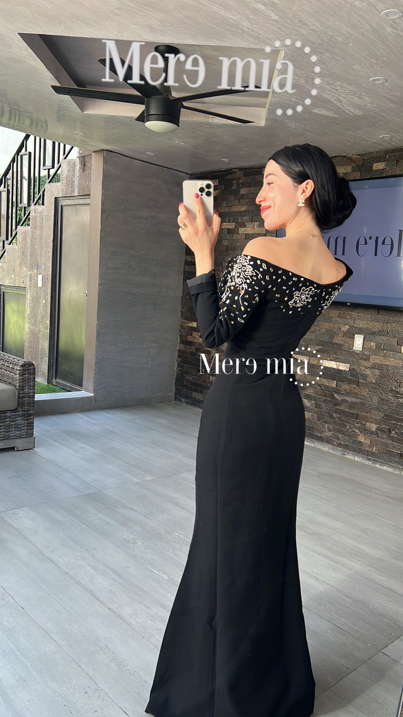 Vestido negro apl hombros