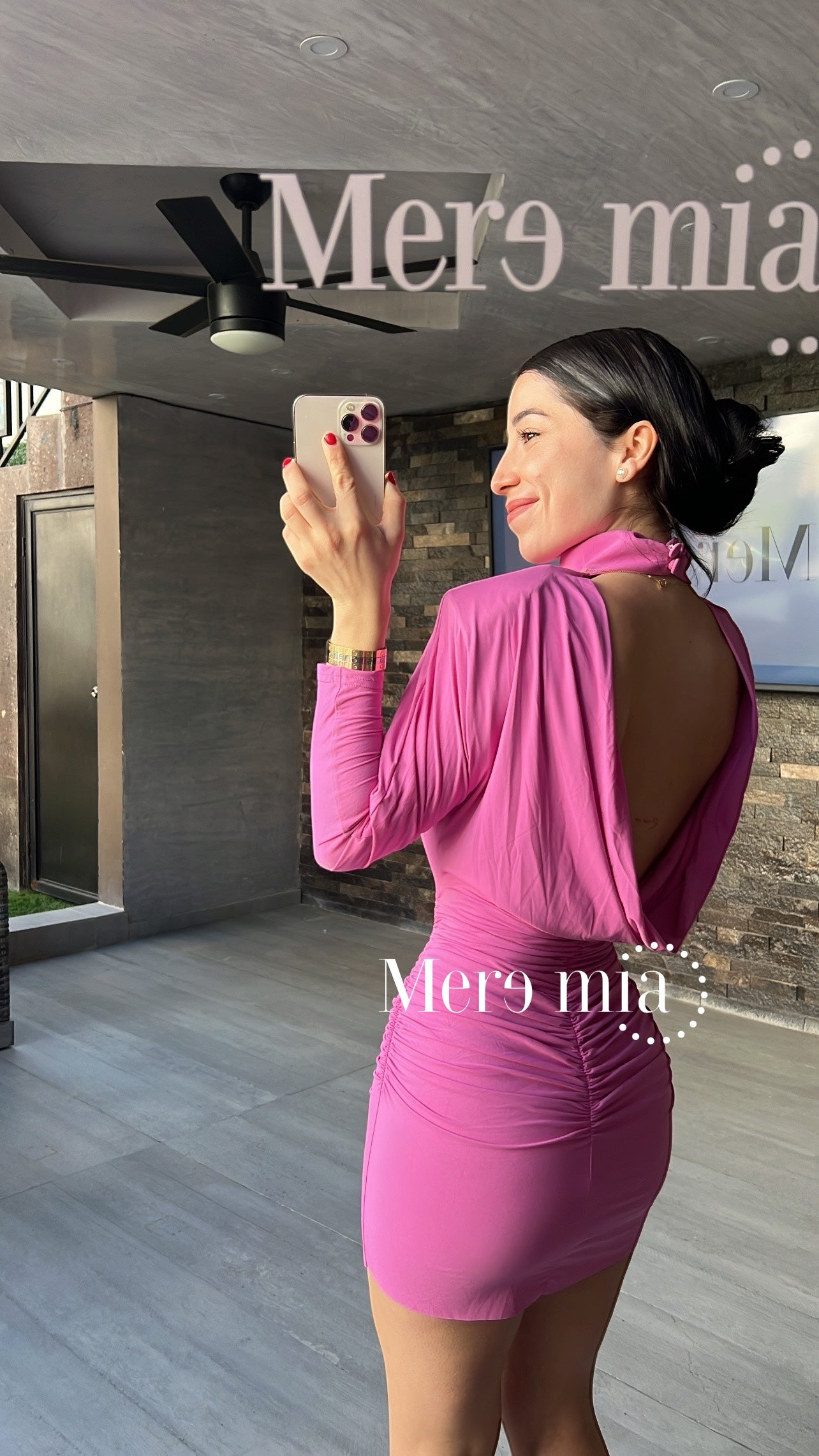 Vestido rosa plisado cuello