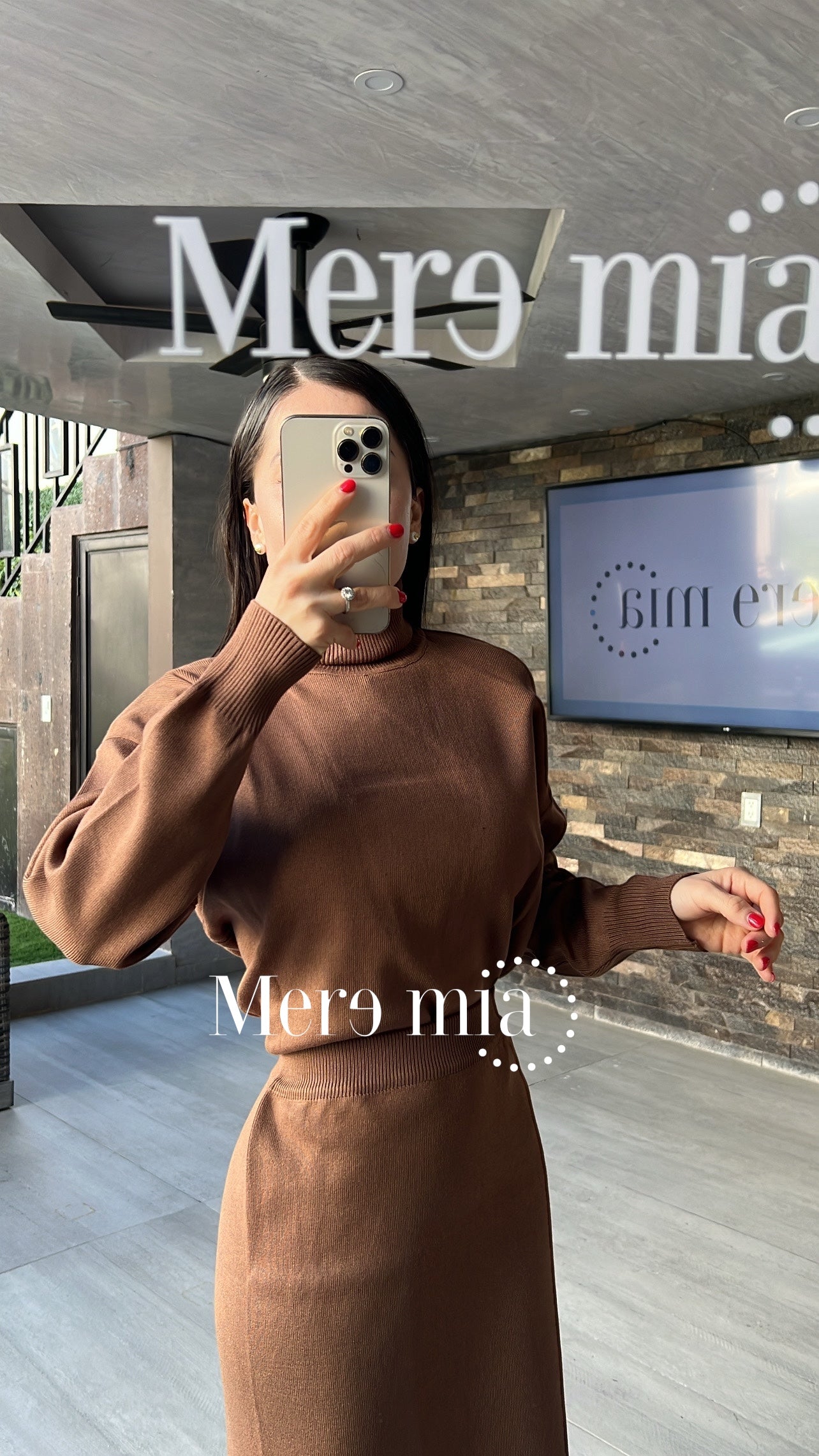 Conjunto sweater cafe falda