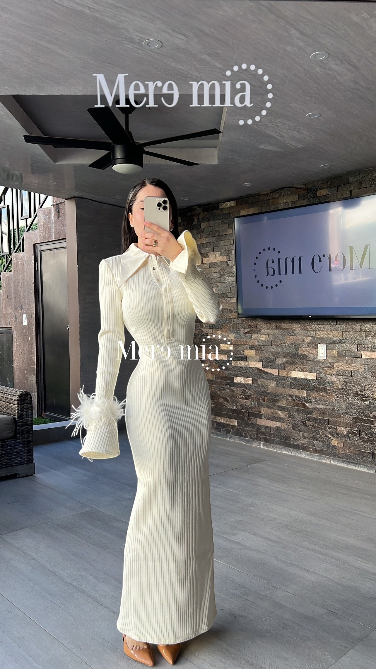 Vestido beige claro cuello