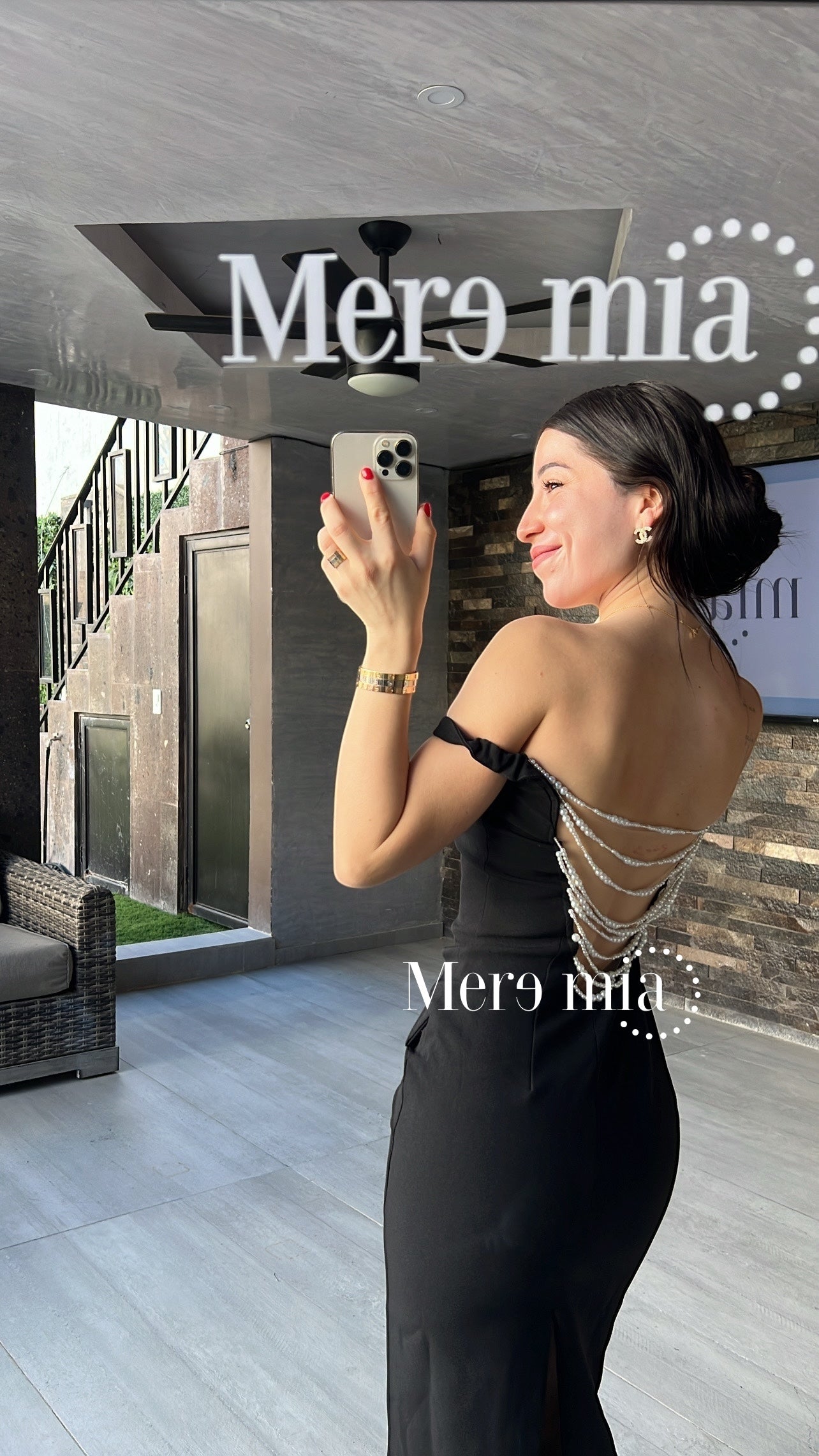 Vestido negro espalda perlas