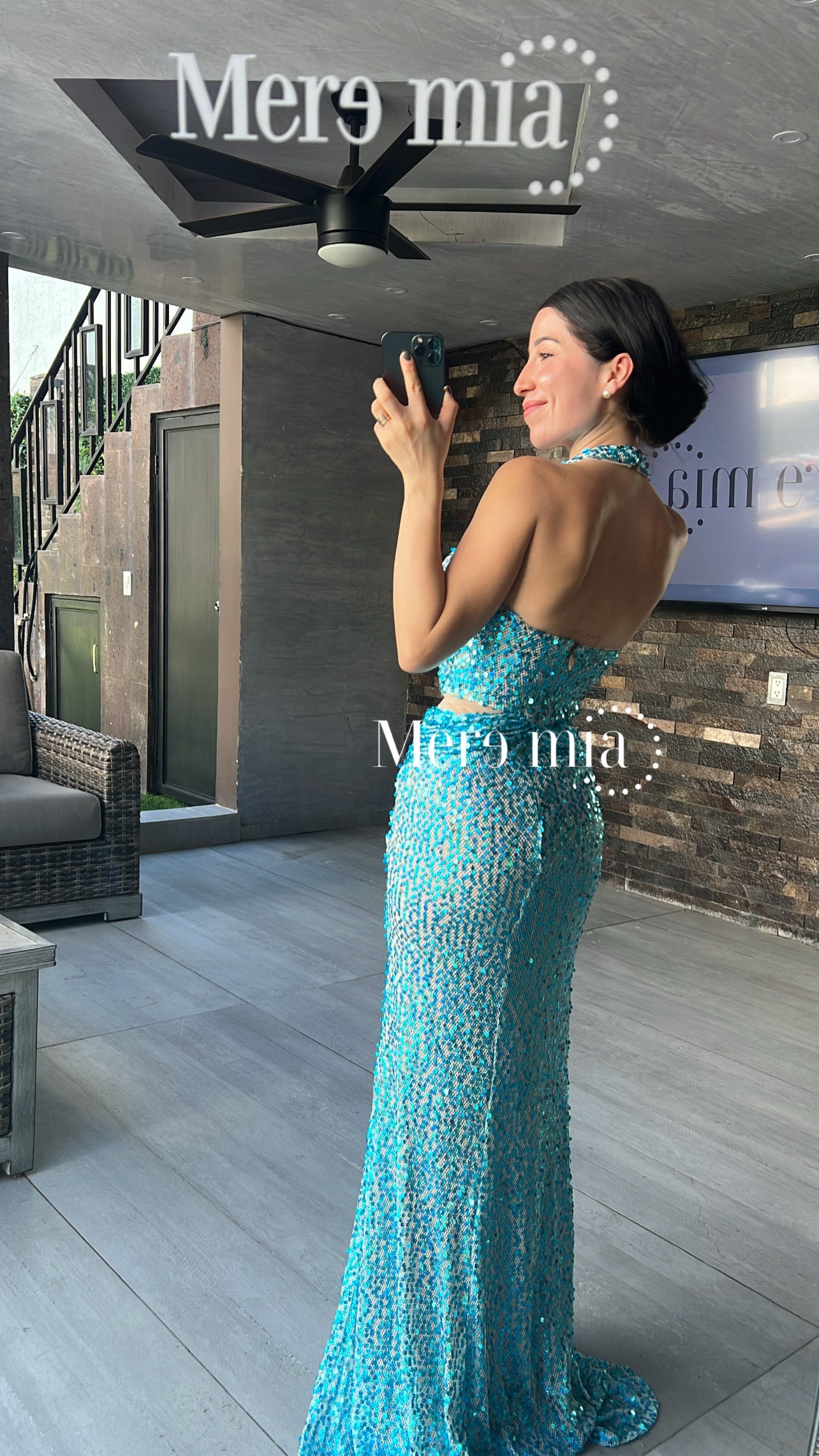 Vestido azul lent abert