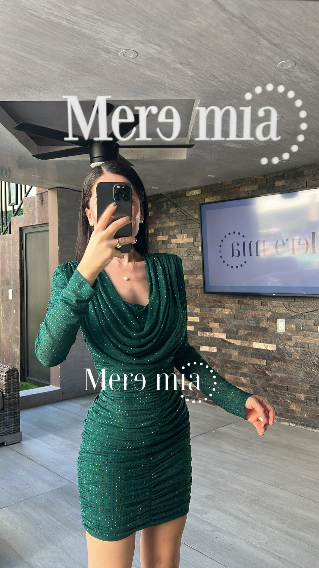 Vestido verde puntos U