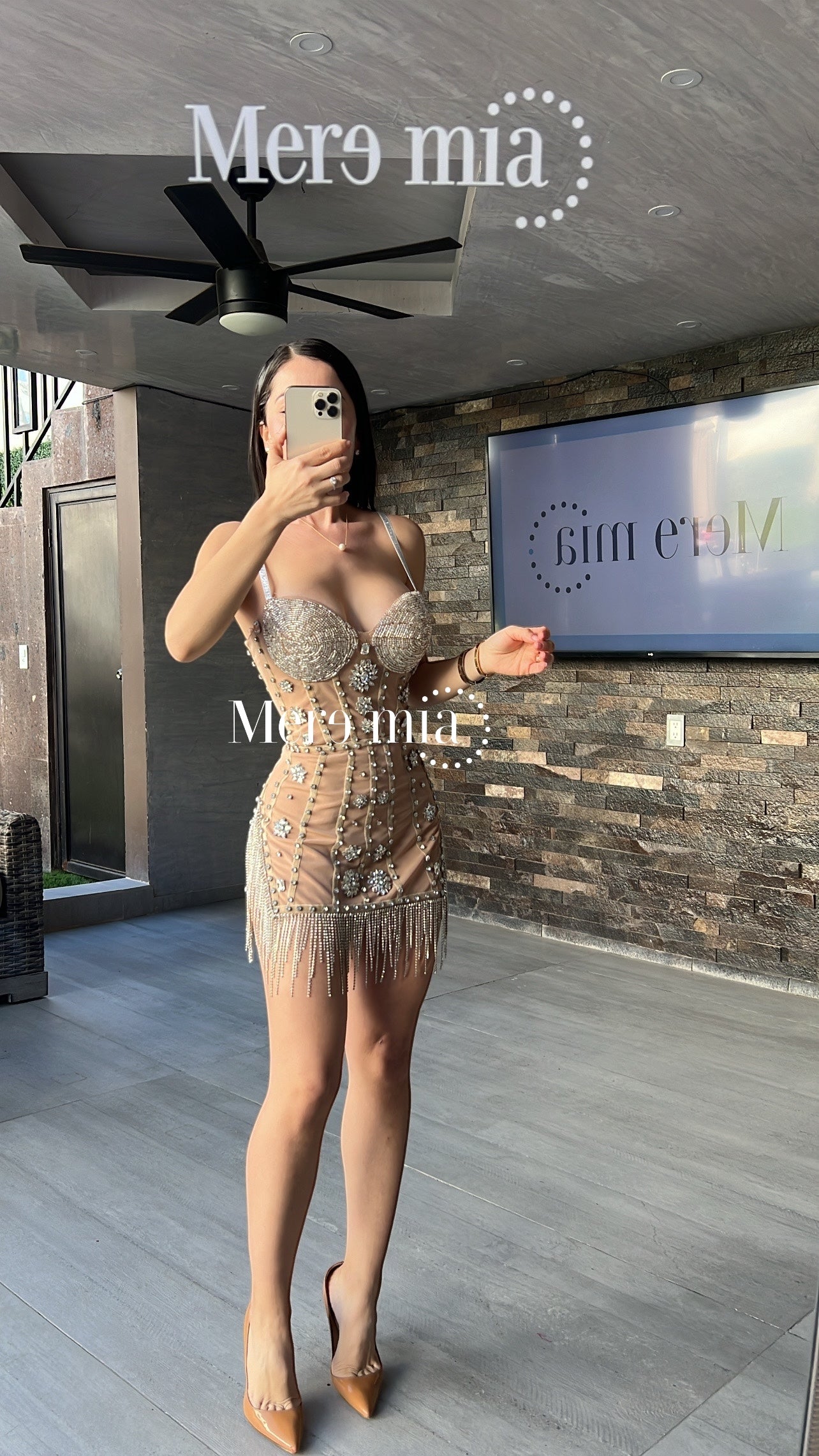 Vestido beige aplicaciones