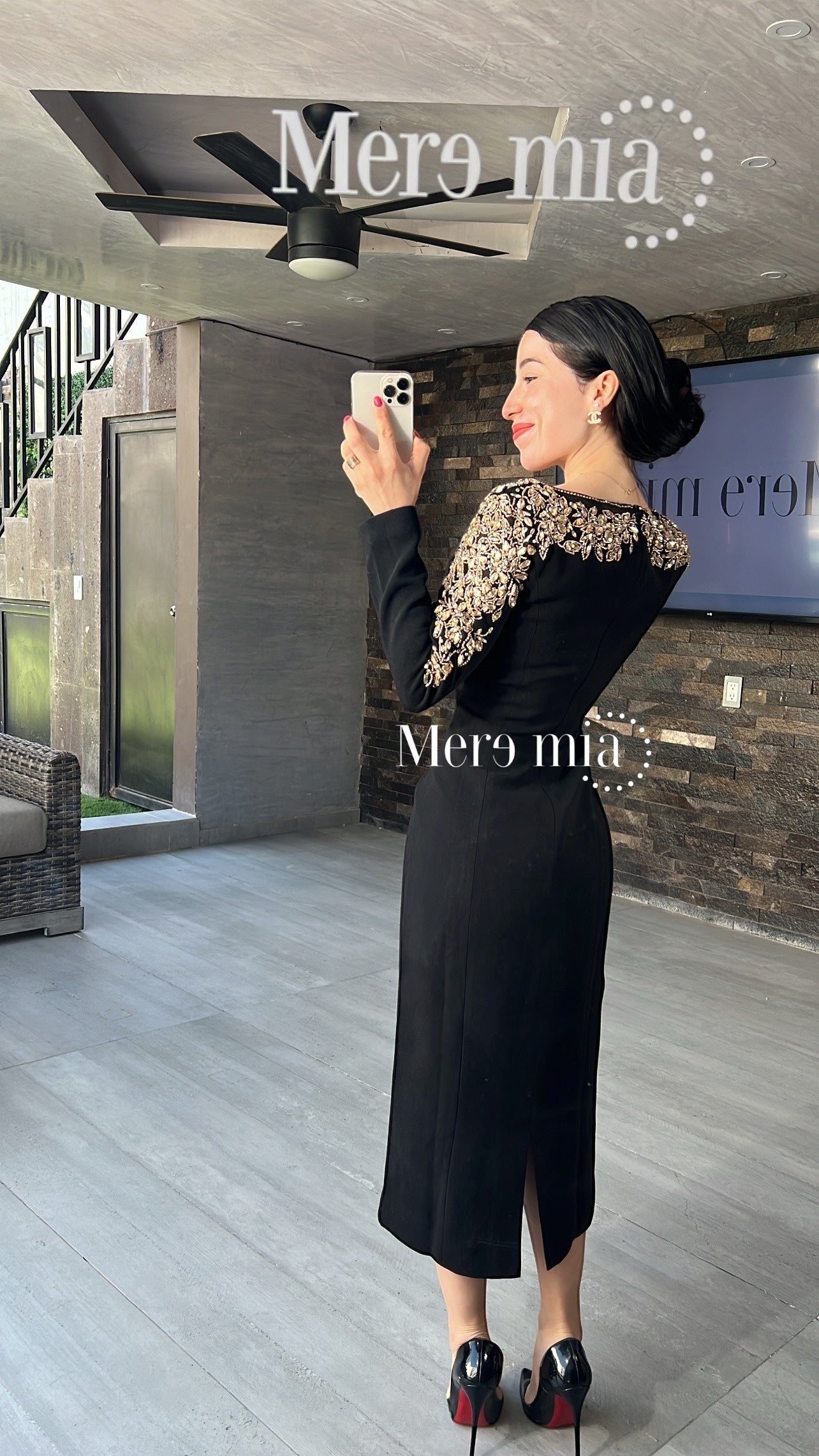 Vestido negro dorado hombros