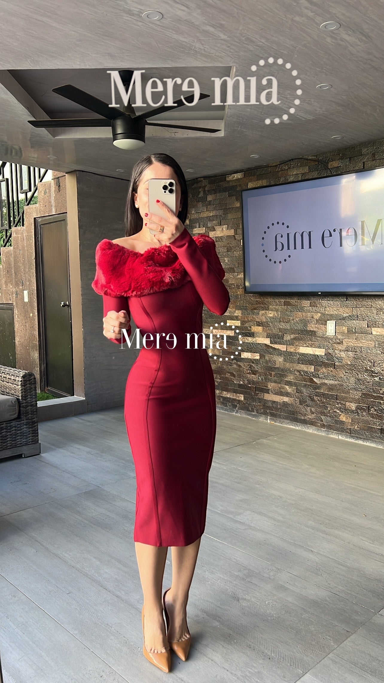 Vestido tinto hombros