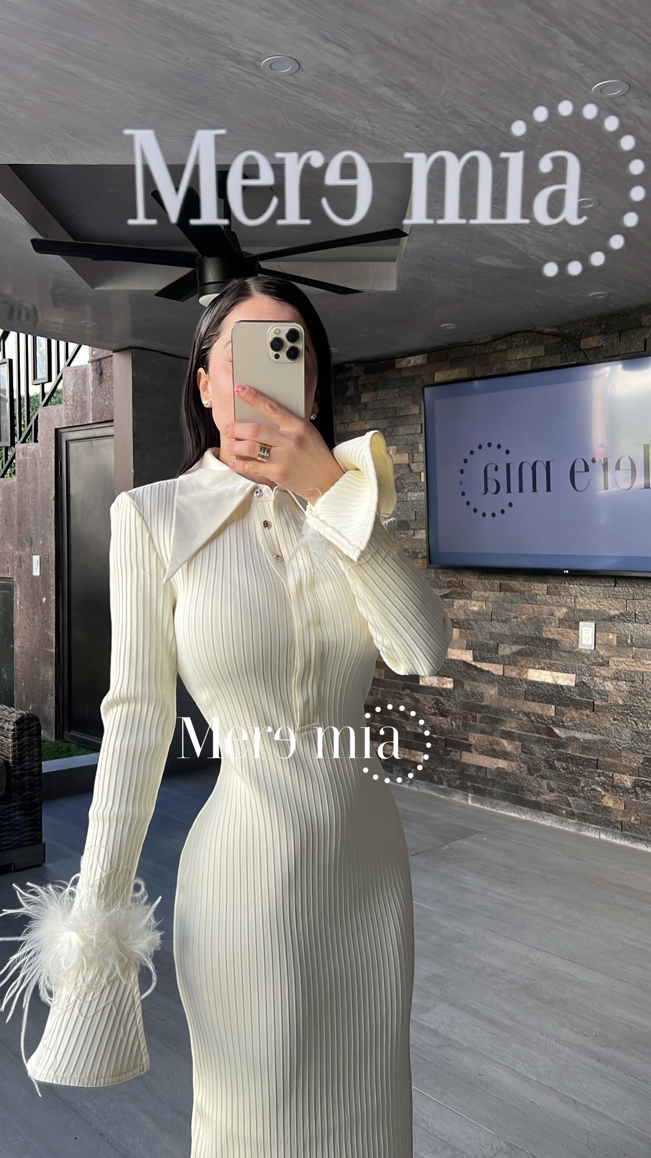 Vestido beige claro cuello