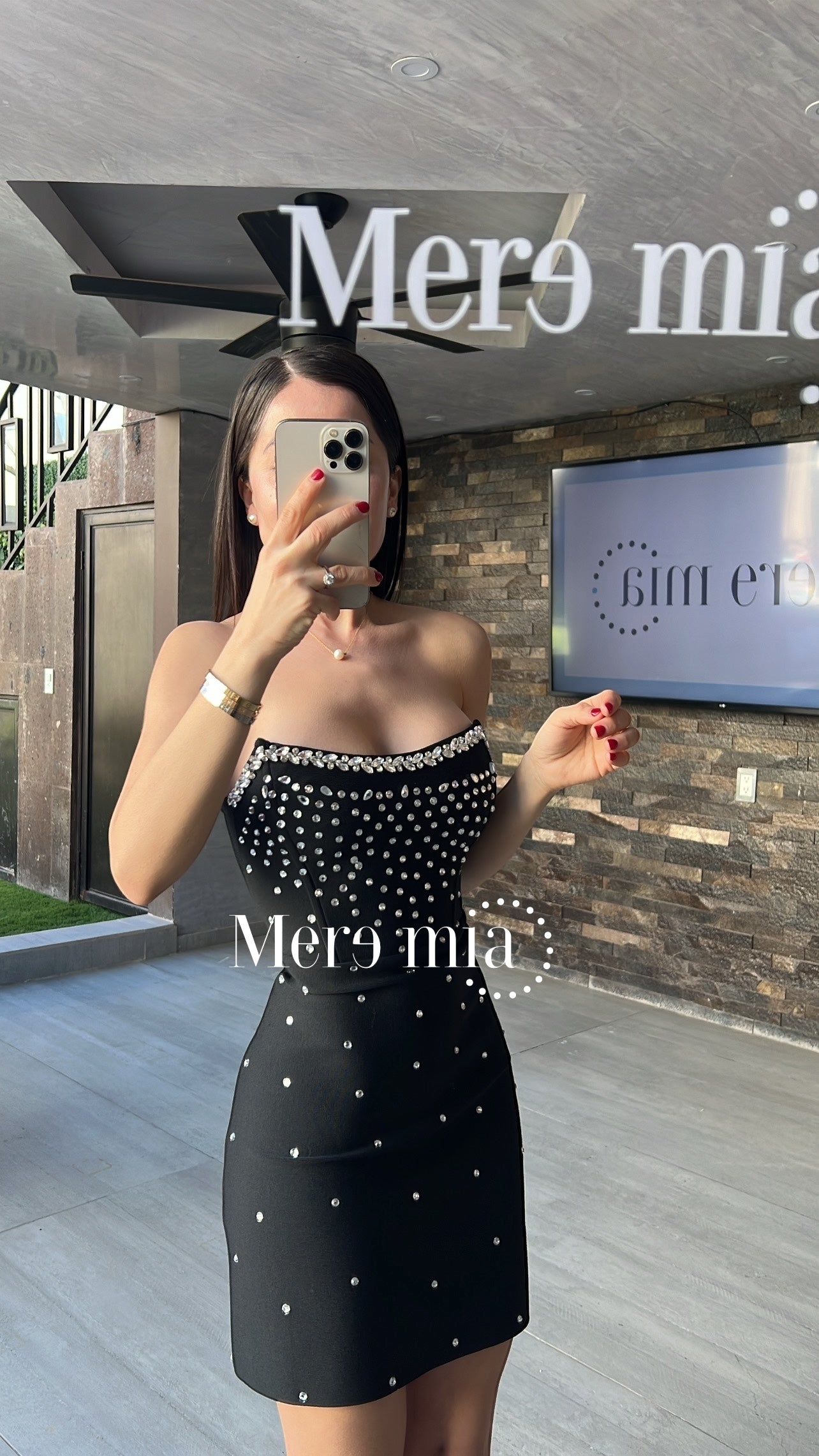 Vestido negro corto gotas