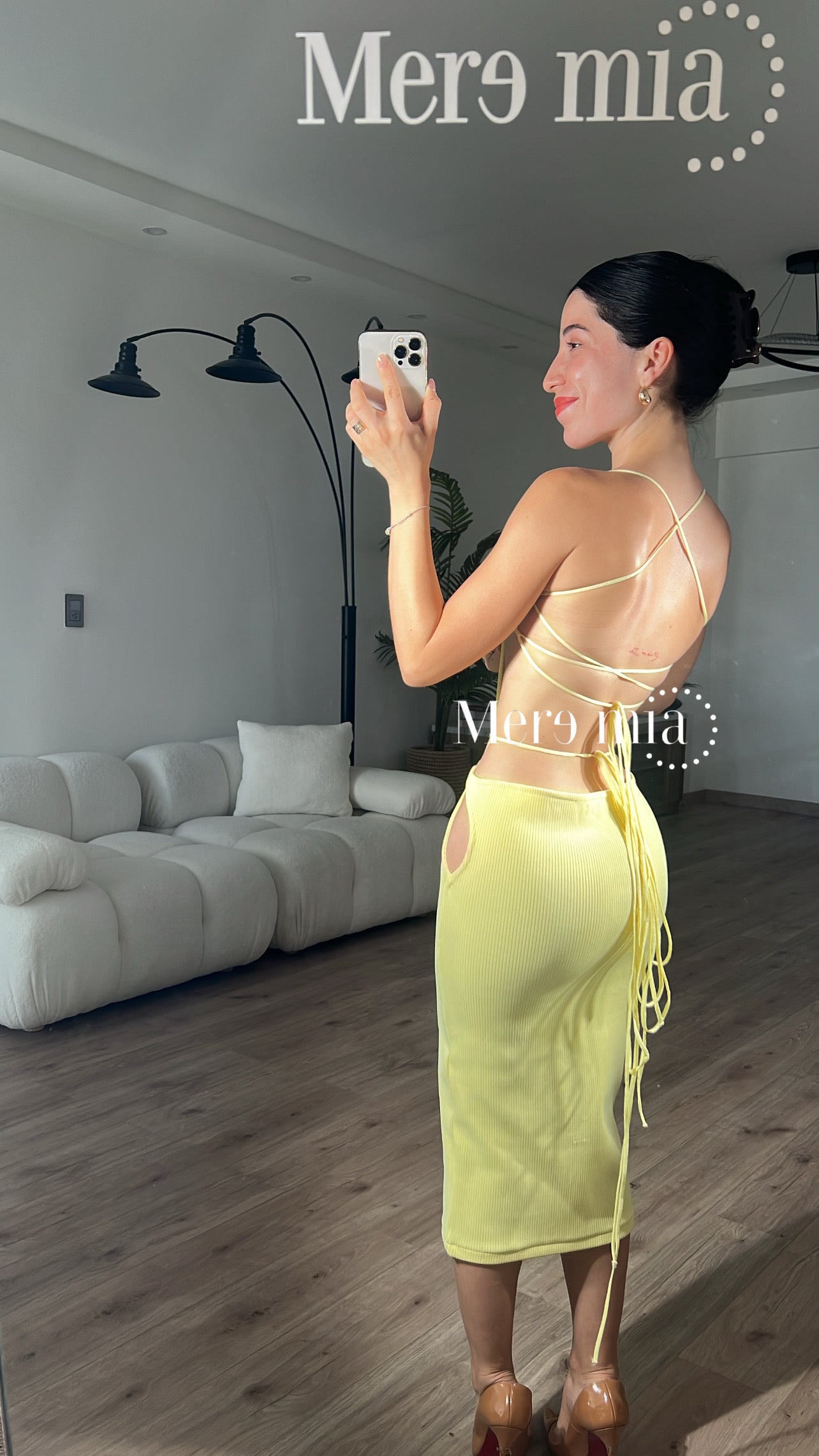 Vestido amarillo flor espalda