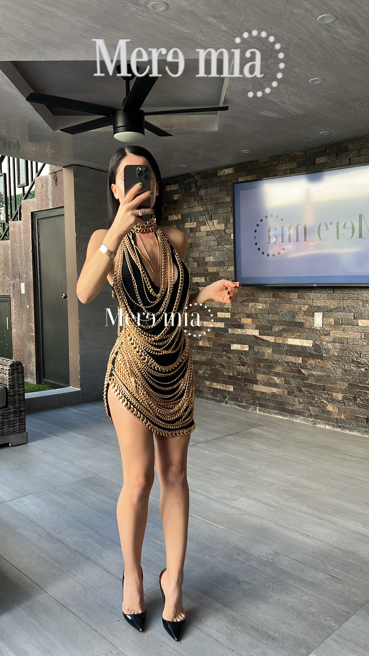 Vestido negro cadenas