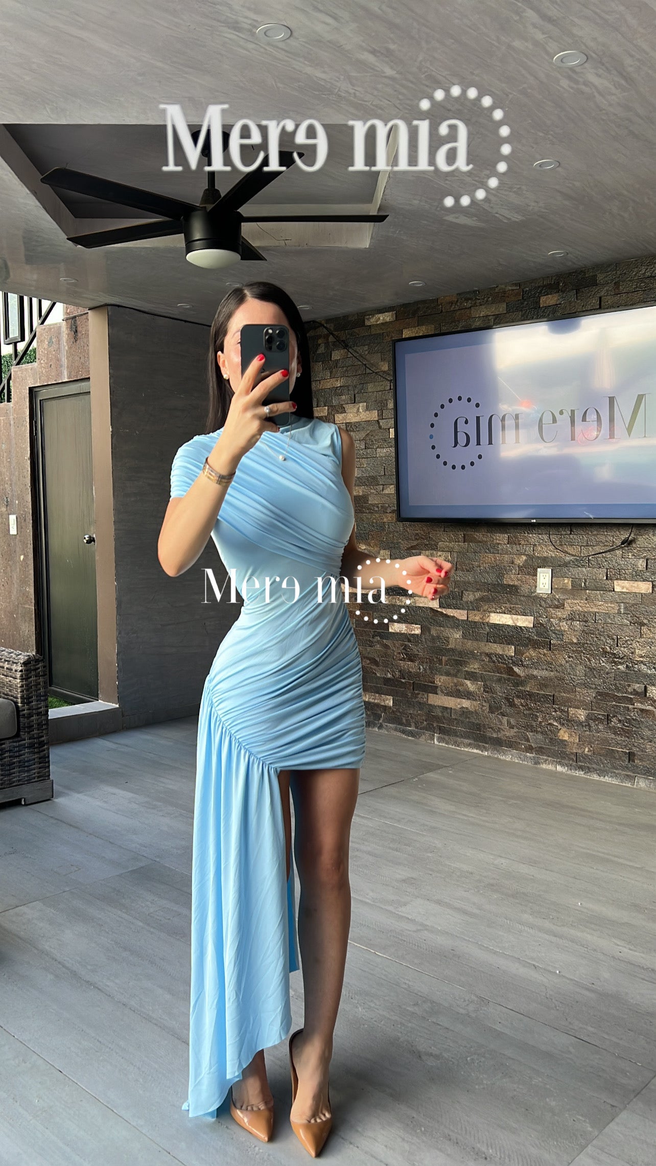 Vestido azul hombro plisado