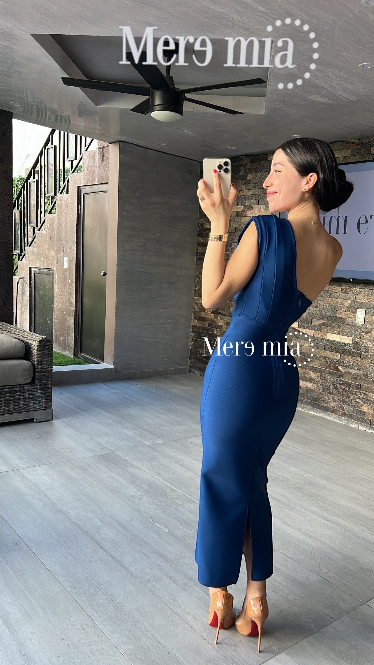 Vestido azul hombro