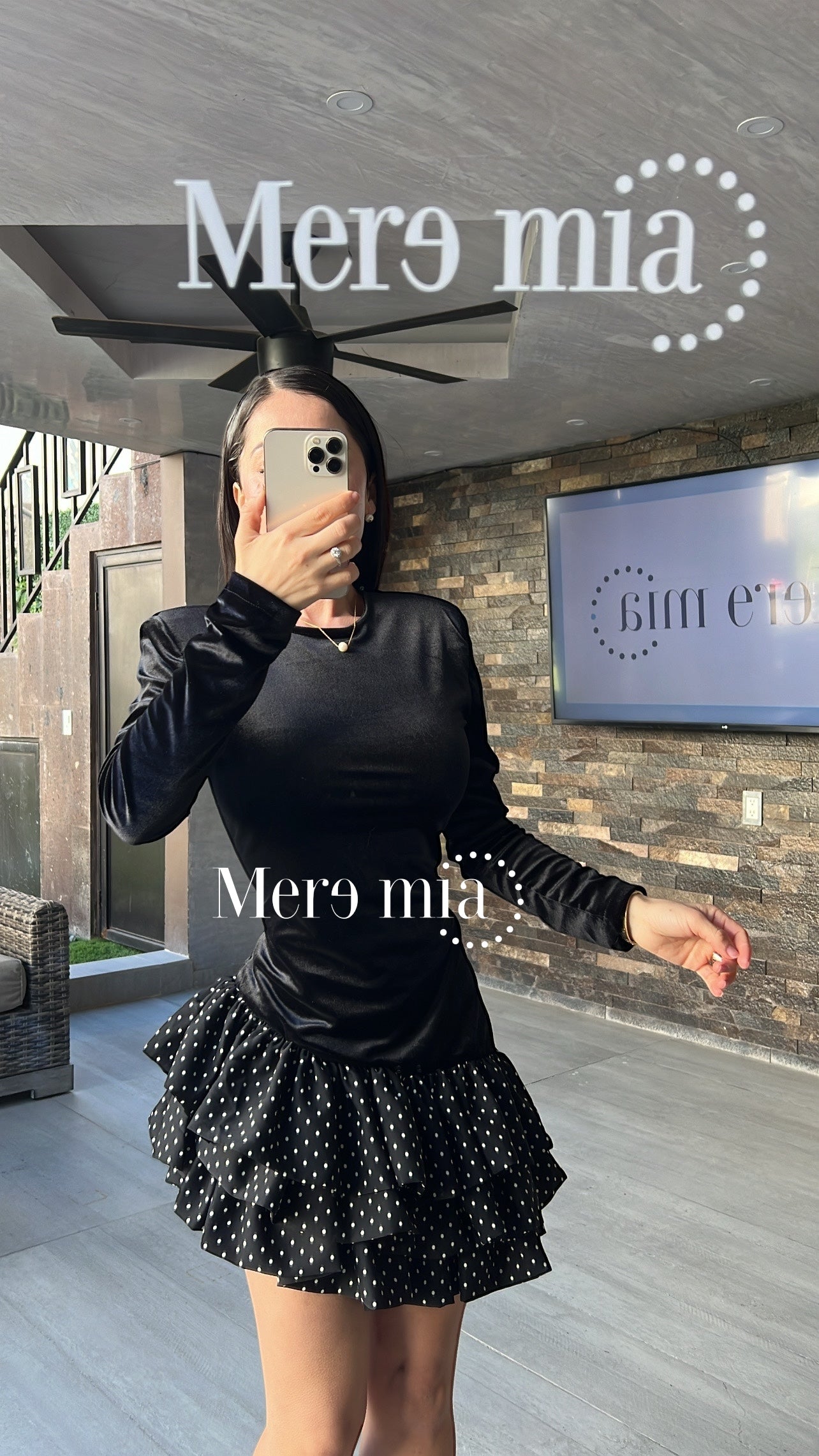 Vestido negro bolas