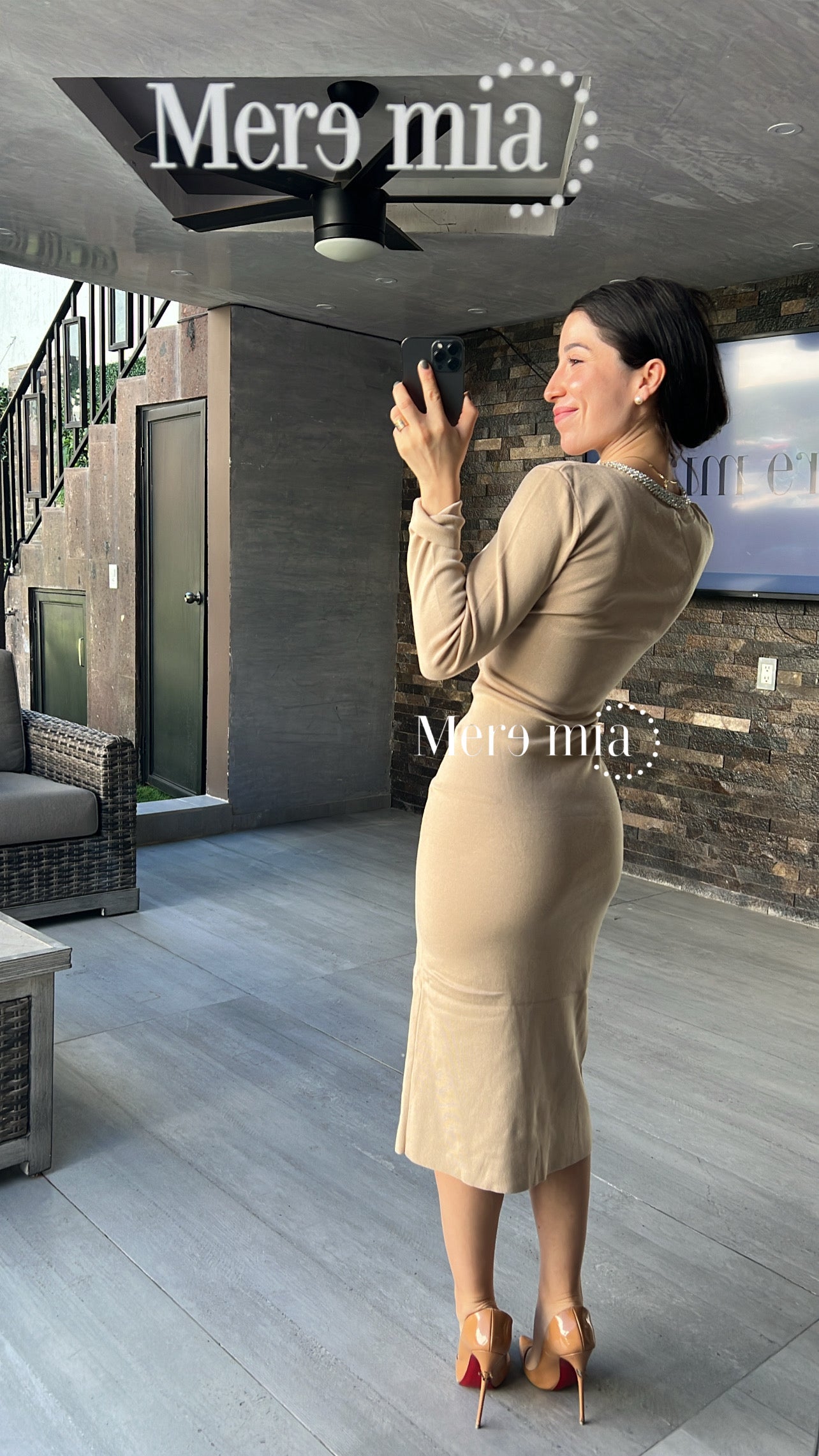 Vestido beige escote U