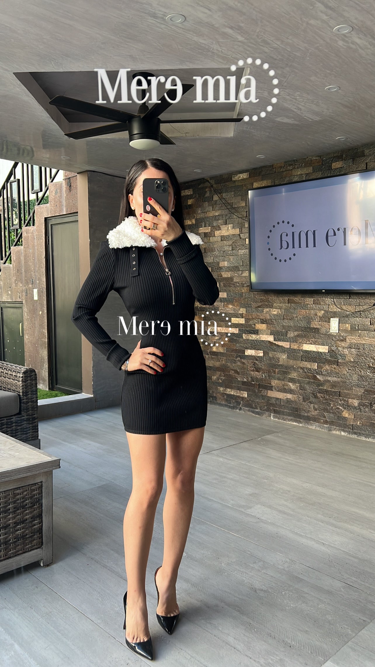 Vestido negro cuello blanco peluc