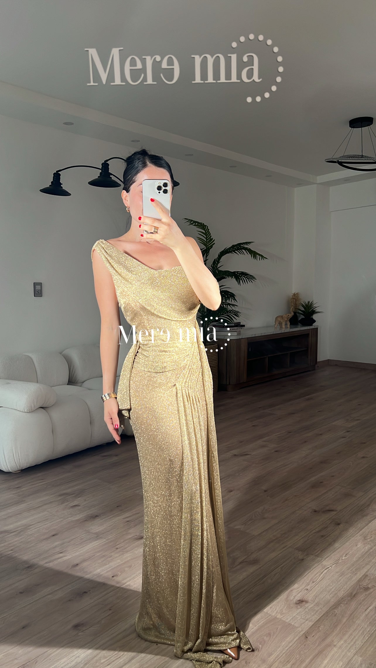 Vestido dorado hombro