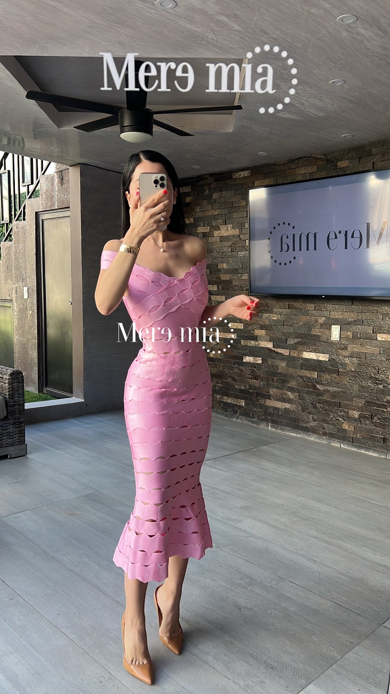 Vestido rosa ruff hombros