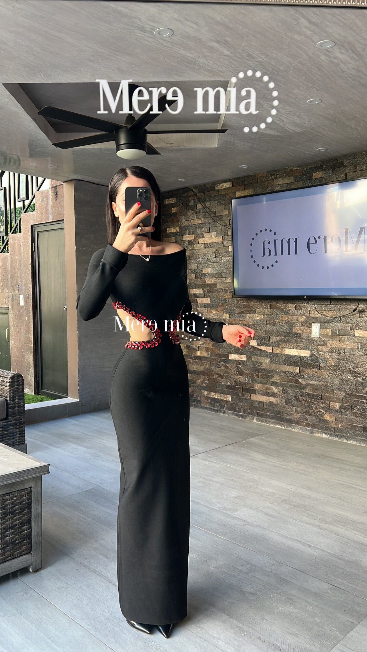 Vestido negro apl rojas