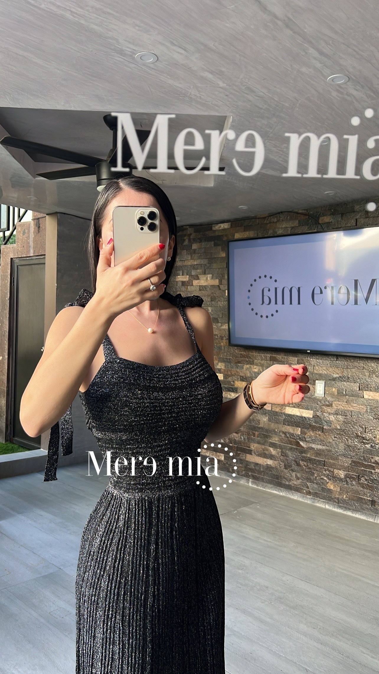 Vestido negro plisado