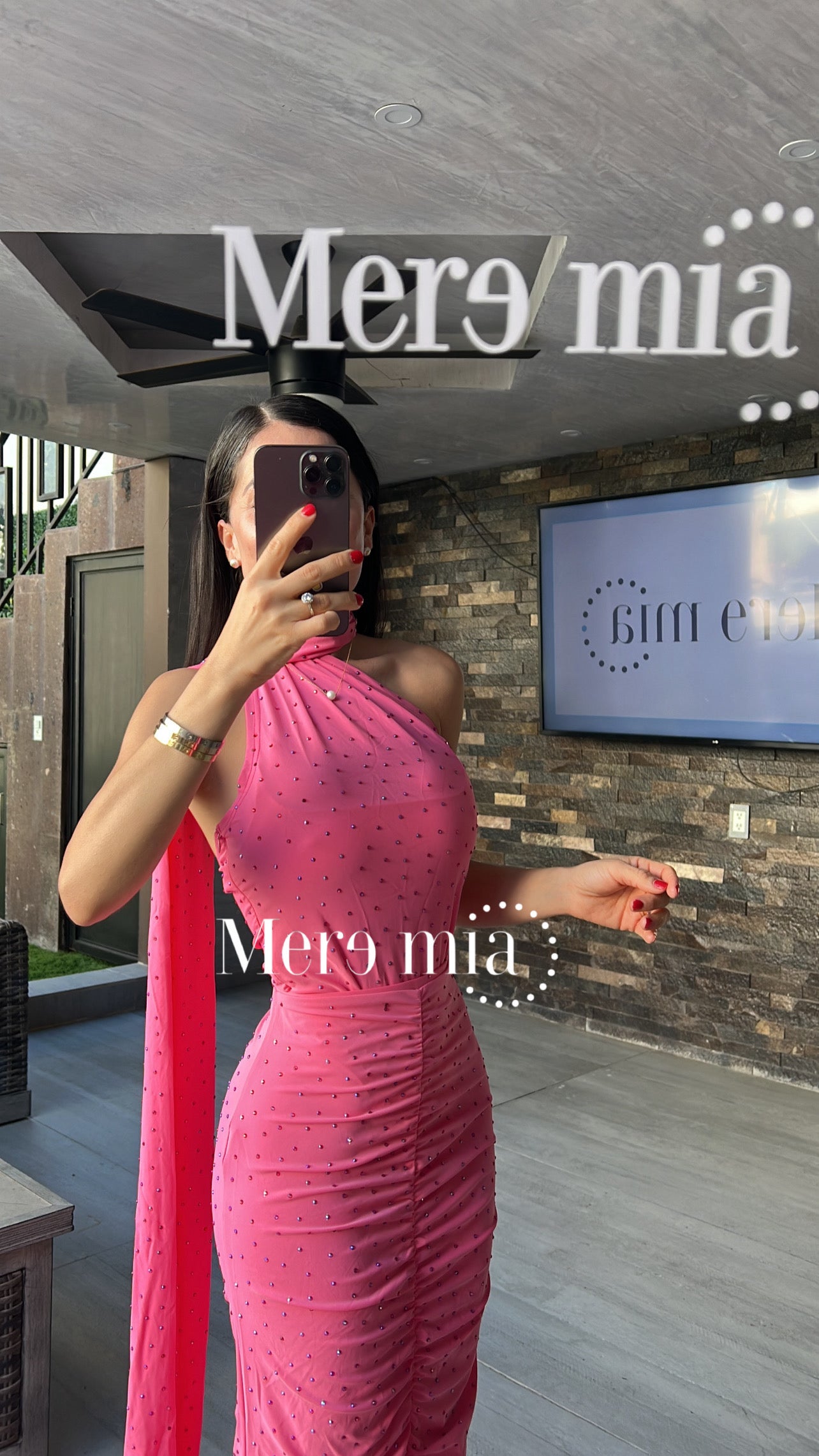 Vestido rosa plisado cuello