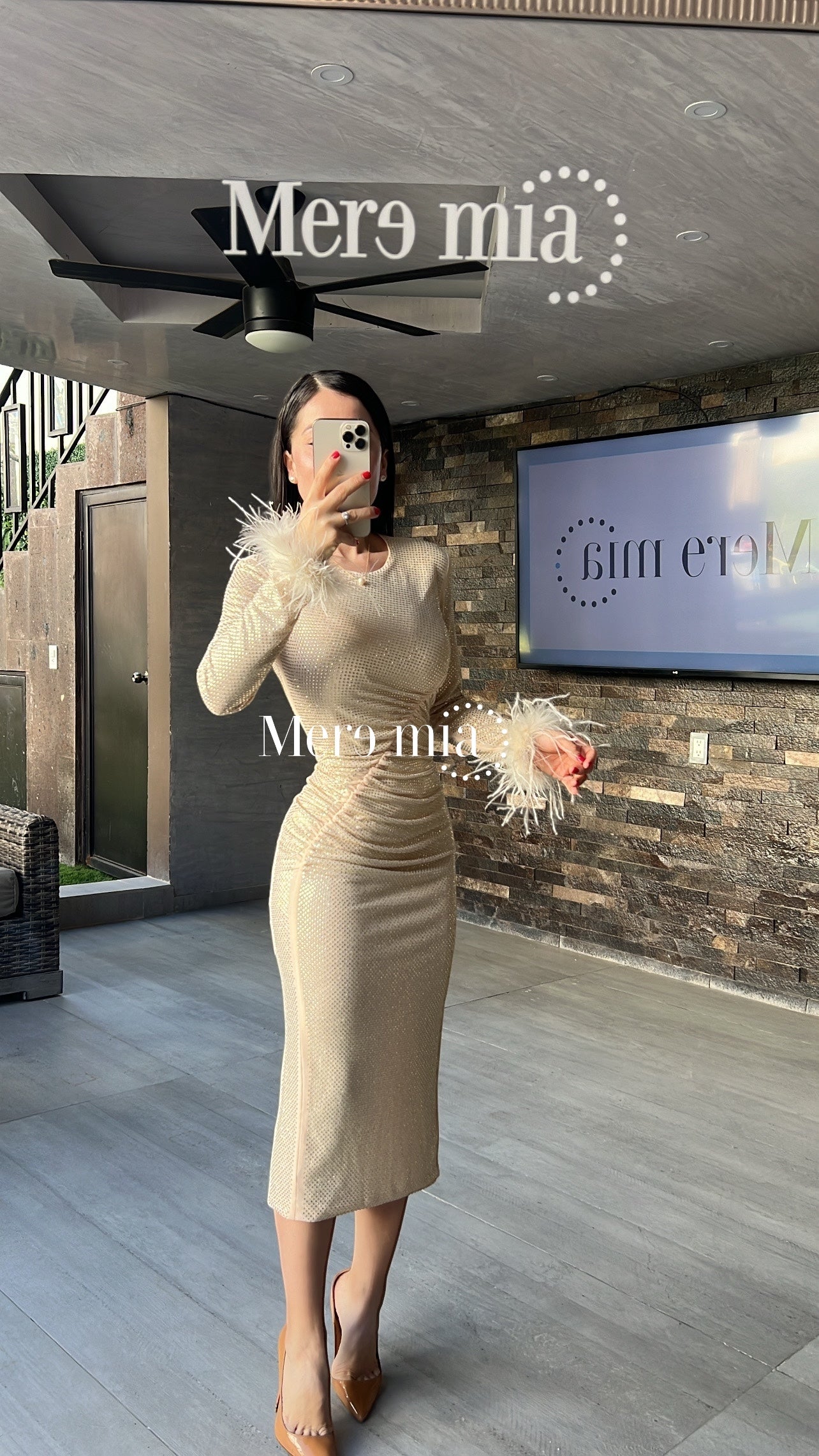 Vestido nude puntos plumas