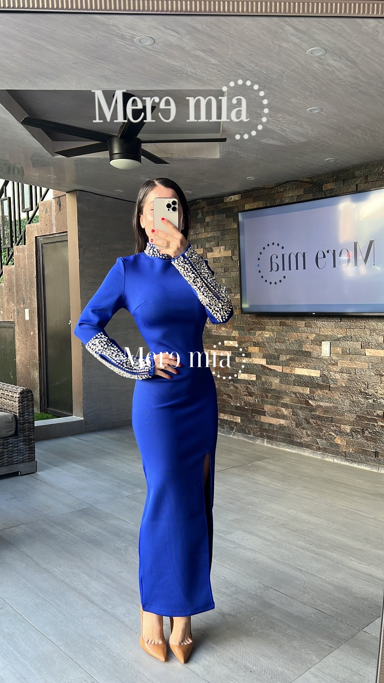 Vestido azul perlas cuello