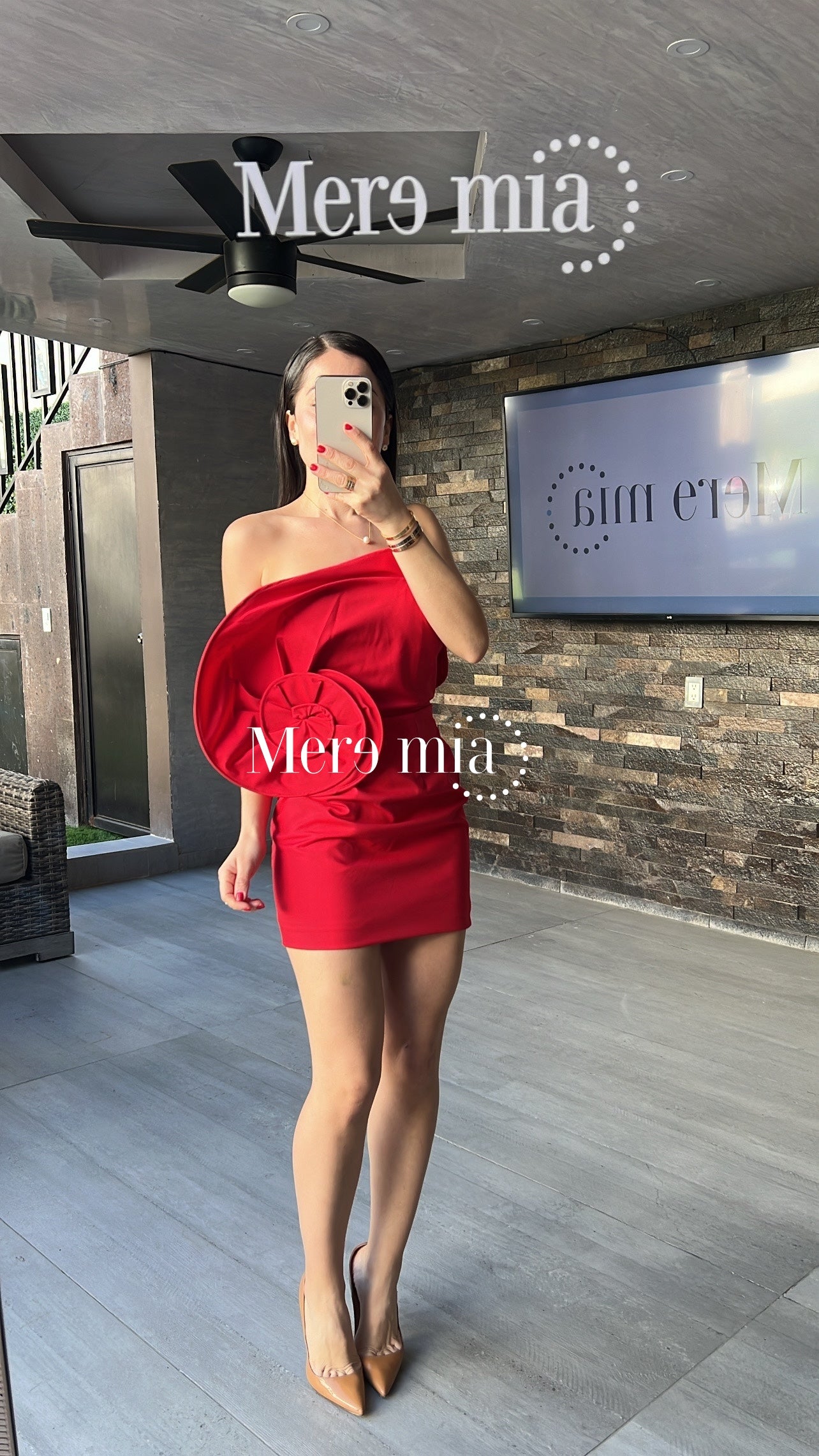 Vestido rojo flor lado