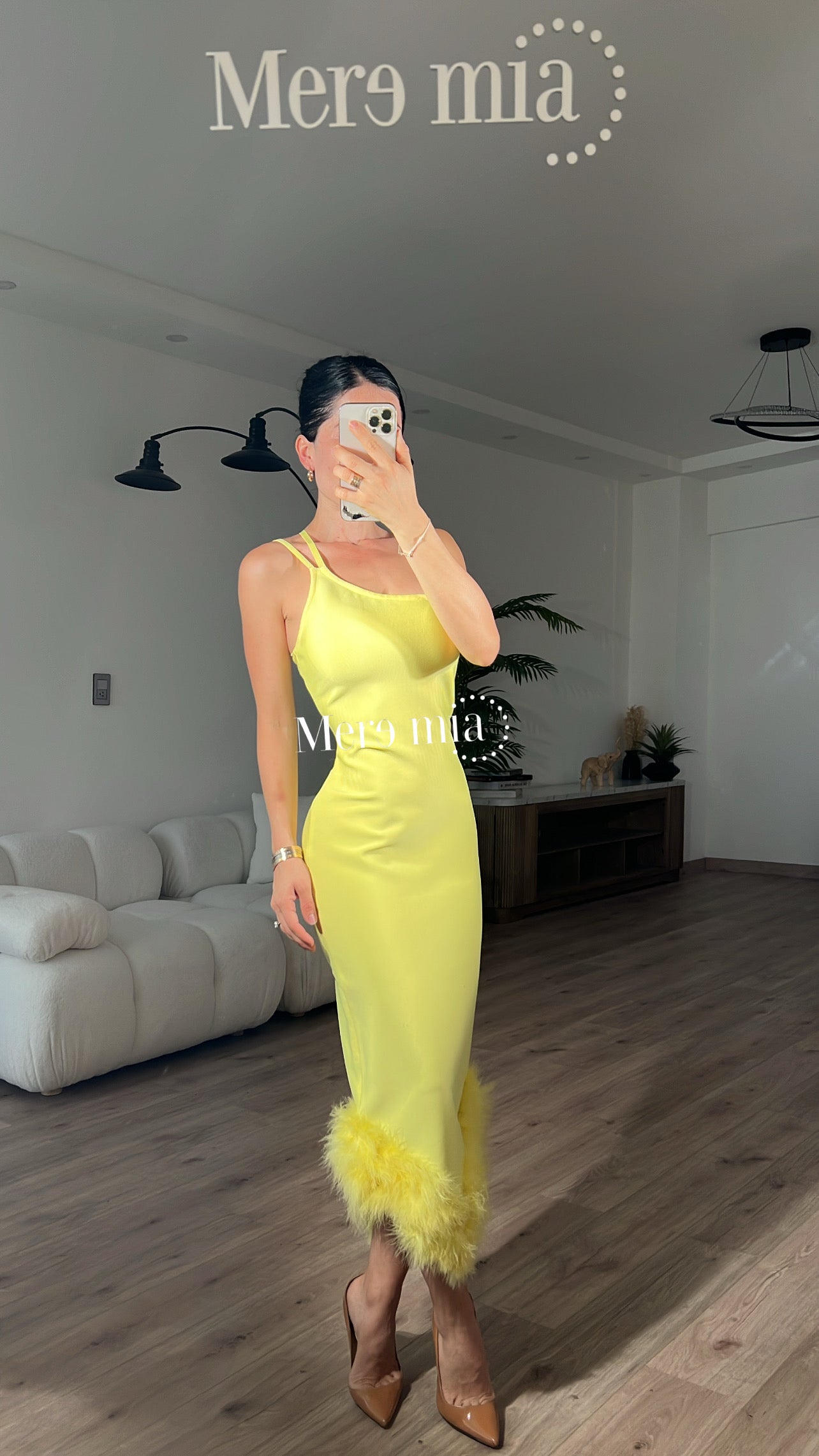 Vestido amarillo plumas ab
