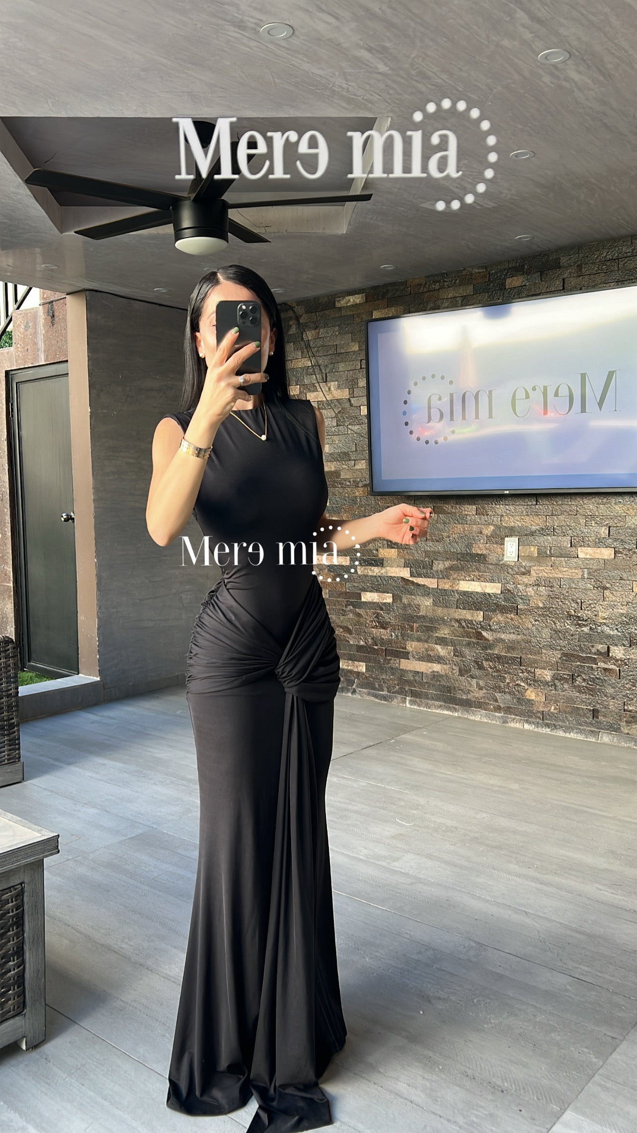 Vestido negro plisado tira