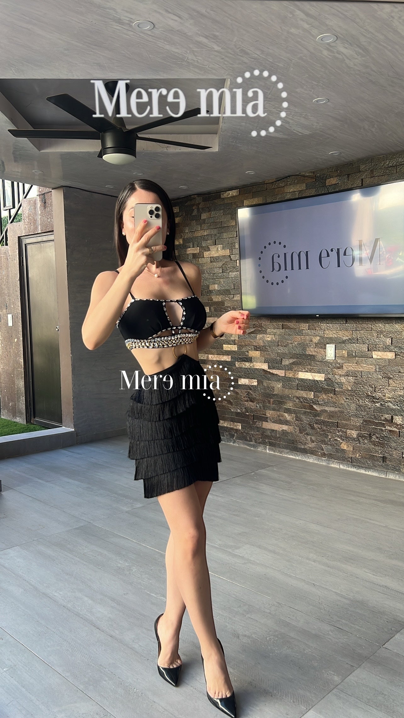 Vestido negro barbas corto