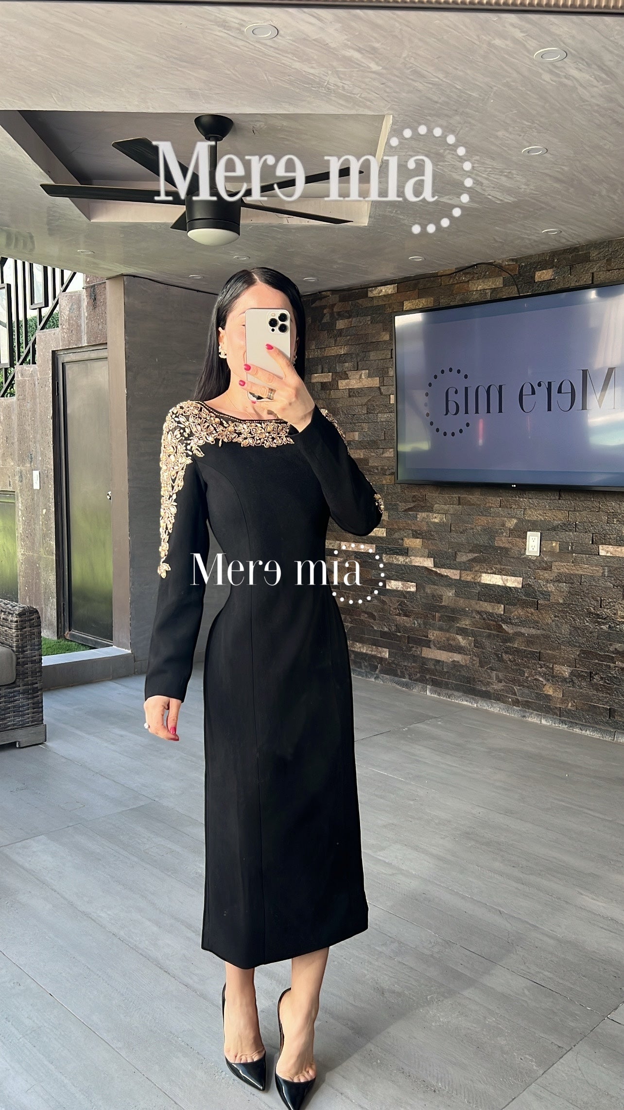 Vestido negro dorado hombros