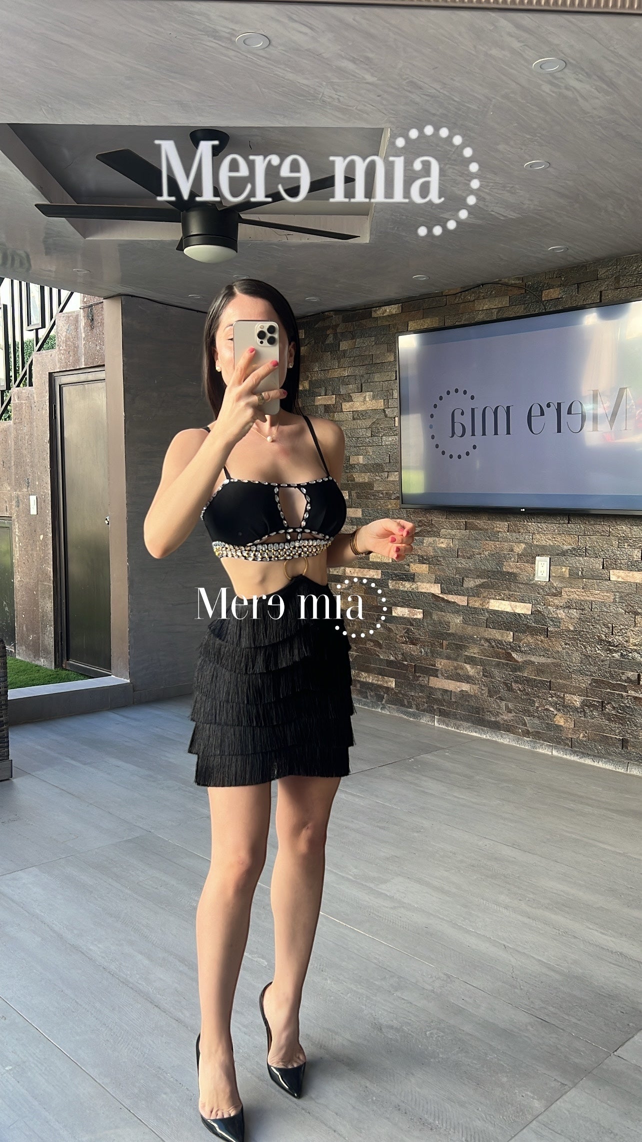 Vestido negro barbas corto