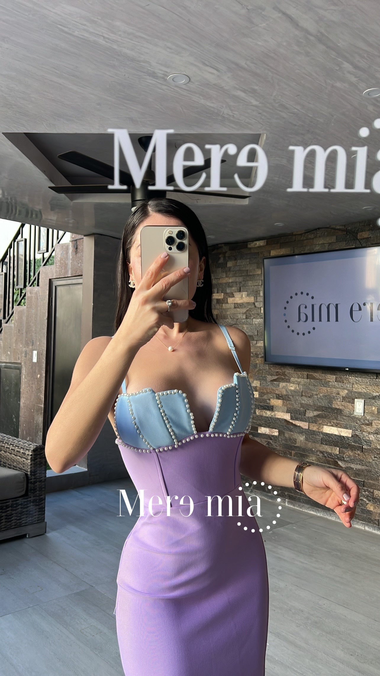 Vestido lila azul plumas