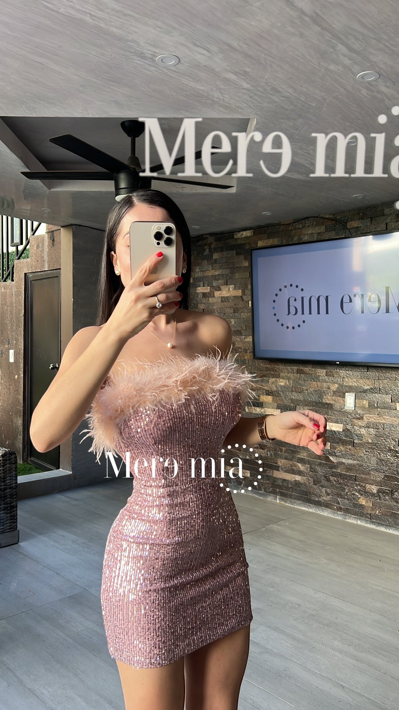 Vestido rose plumas