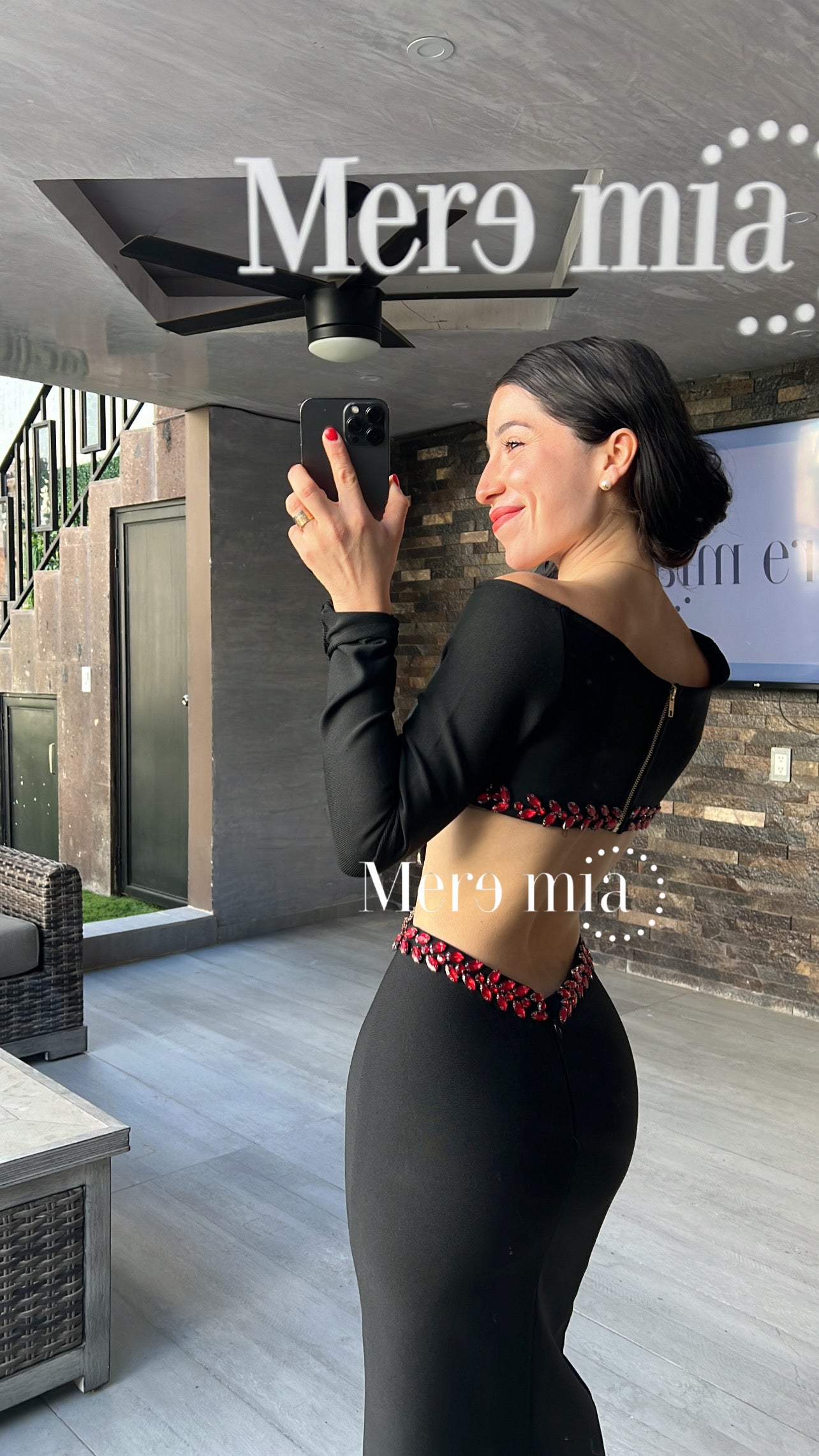 Vestido negro apl rojas