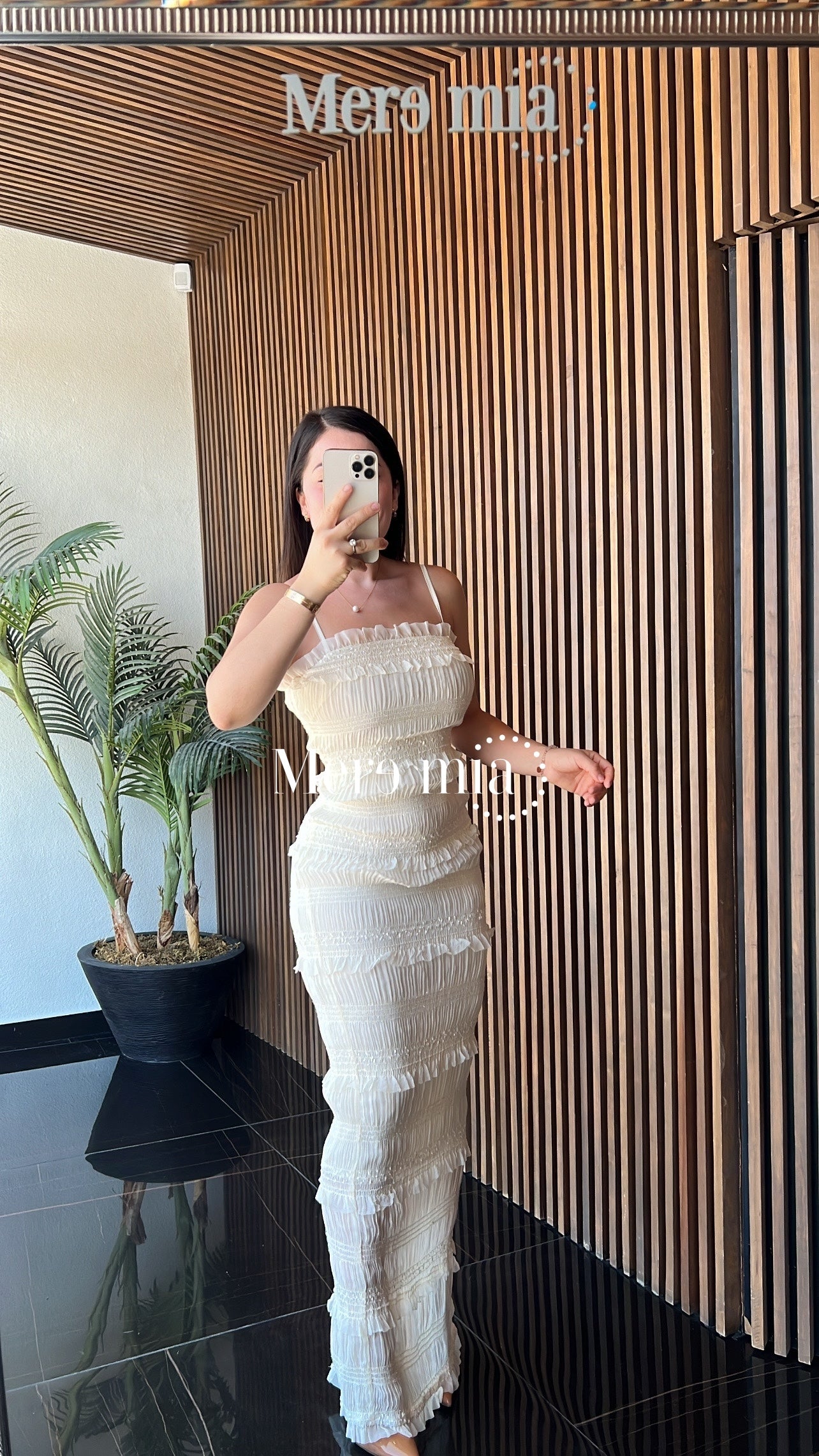 Vestido plisado beige