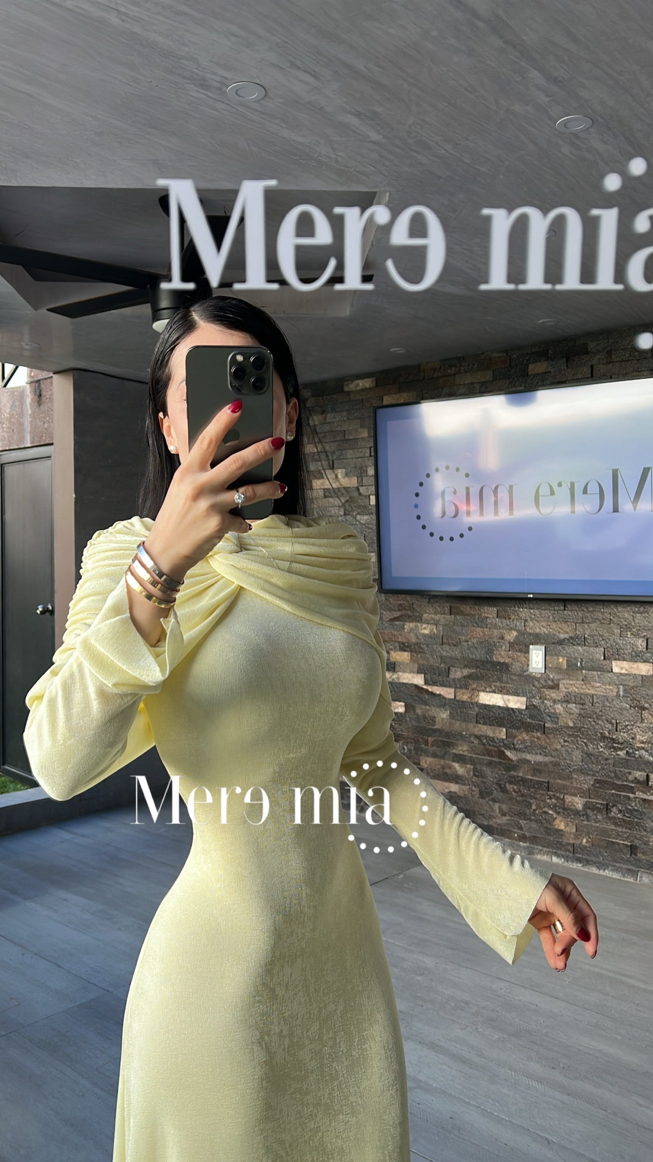 Vestido amarillo plisado nudo