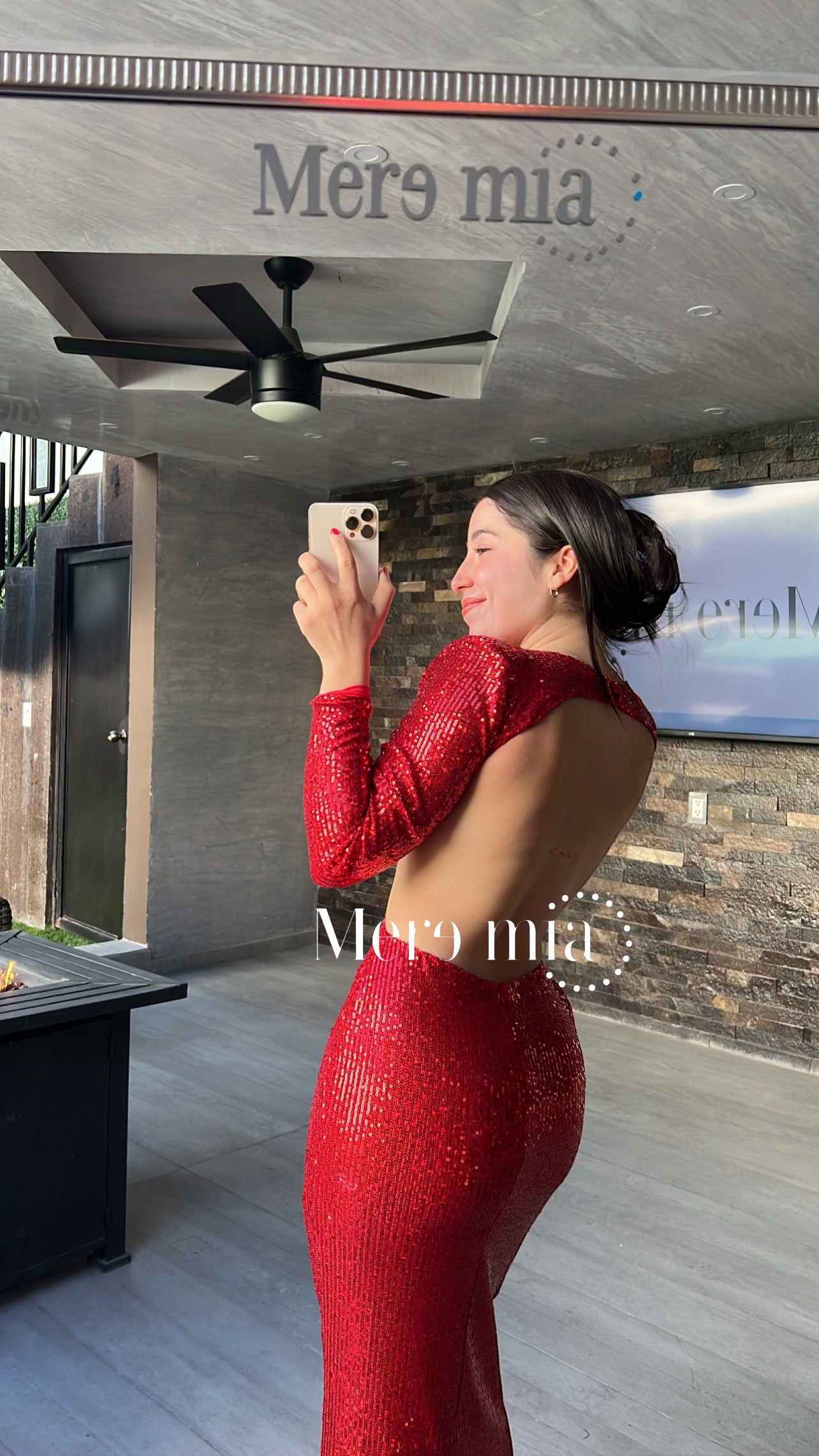 Vestido rojo sin espalda lente